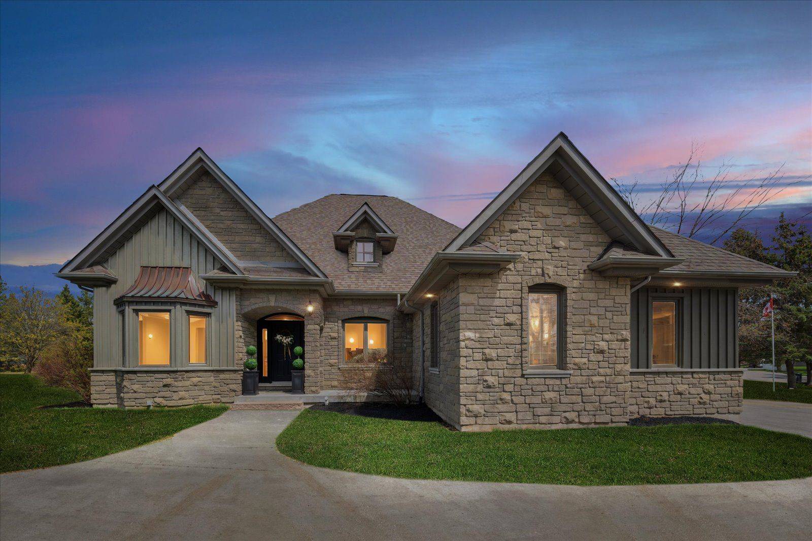 Clarington, ON L1C 4H5,2 TAUNUS CT