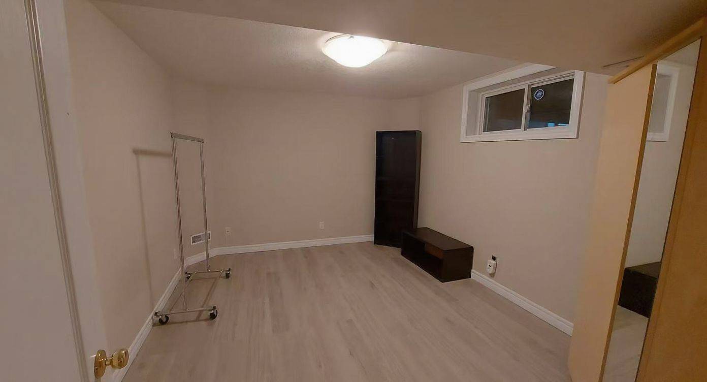 Guelph, ON N1G 5J9,7 Clairfields DR W