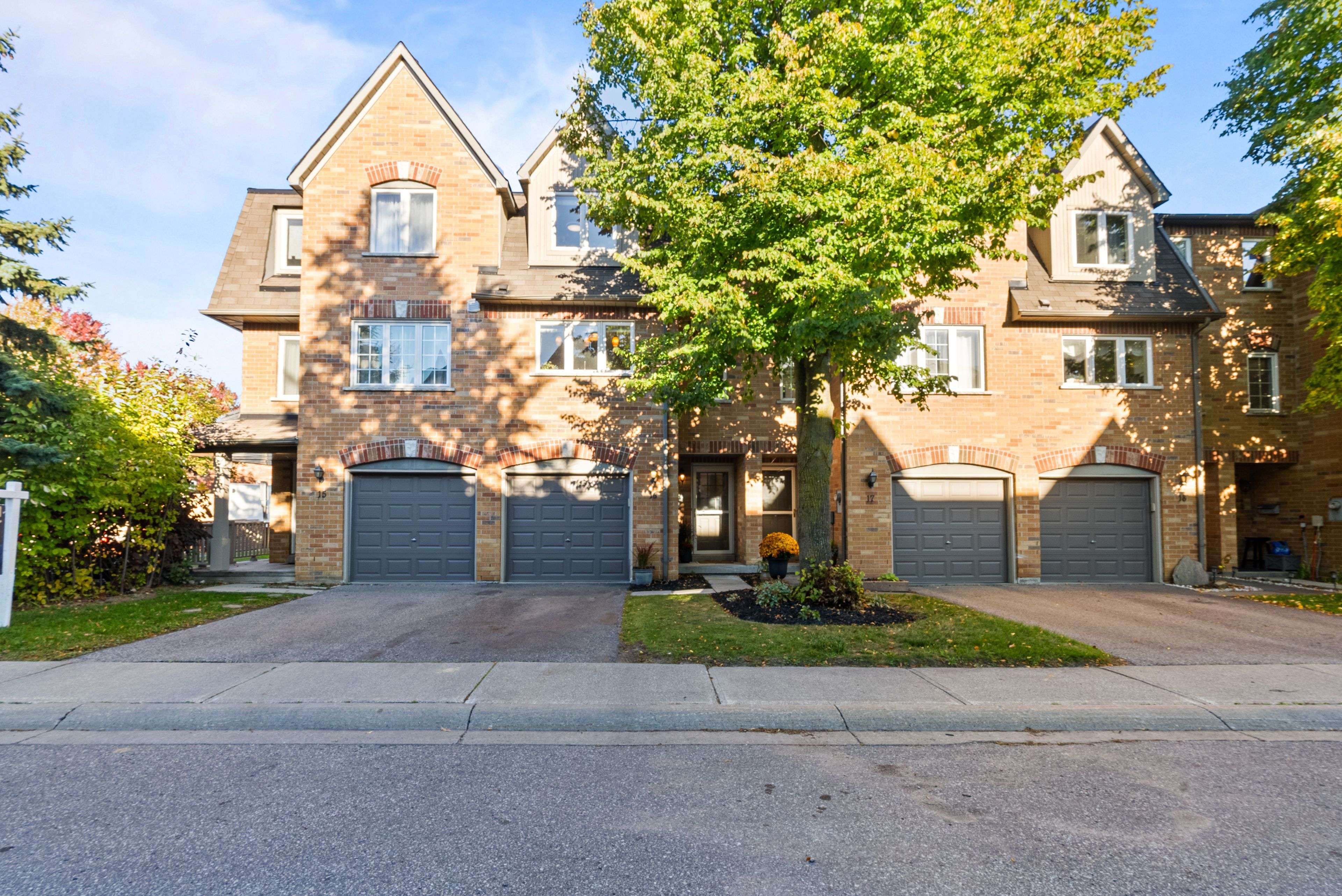 Toronto E10, ON M1C 5C7,6400 Lawrence AVE E #16