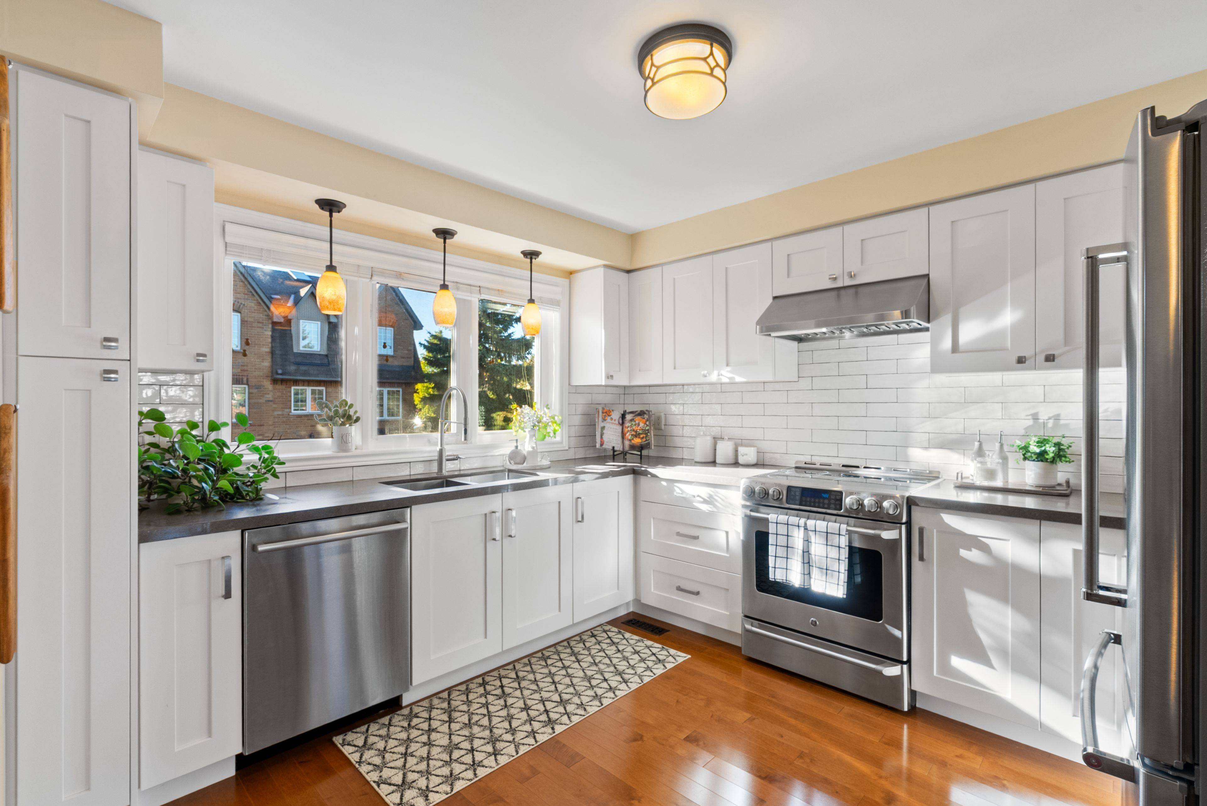 Toronto E10, ON M1C 5C7,6400 Lawrence AVE E #16