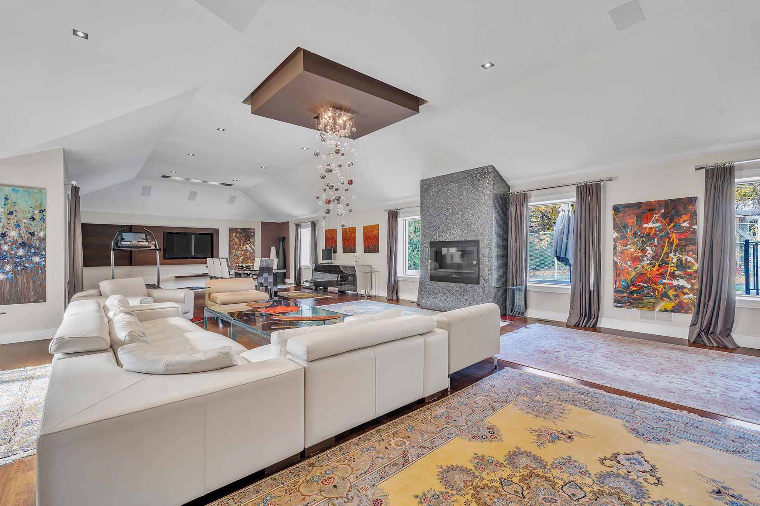 Toronto C12, ON M2L 2J8,36 Old Colony RD