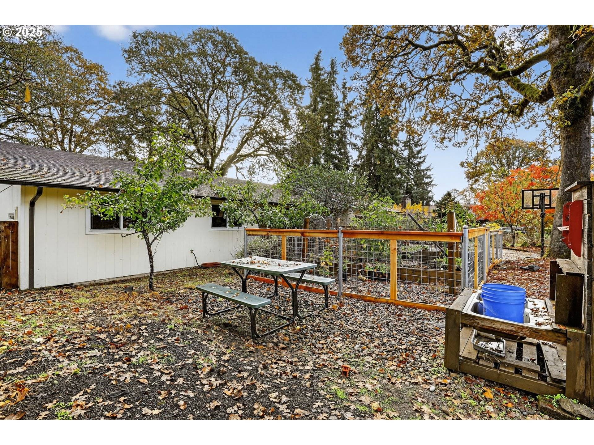 St Helens, OR 97051,814 CEDAROAK ST