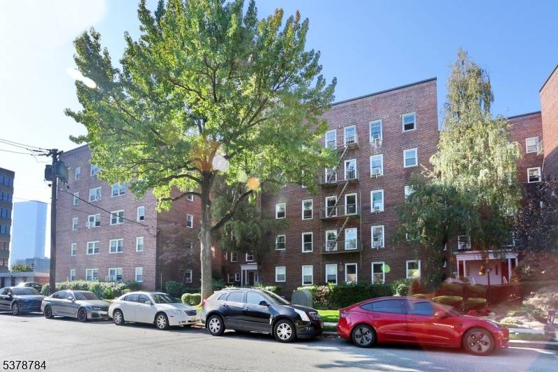 Fort Lee Boro, NJ 07024,326 Bridge Plaza North #5D