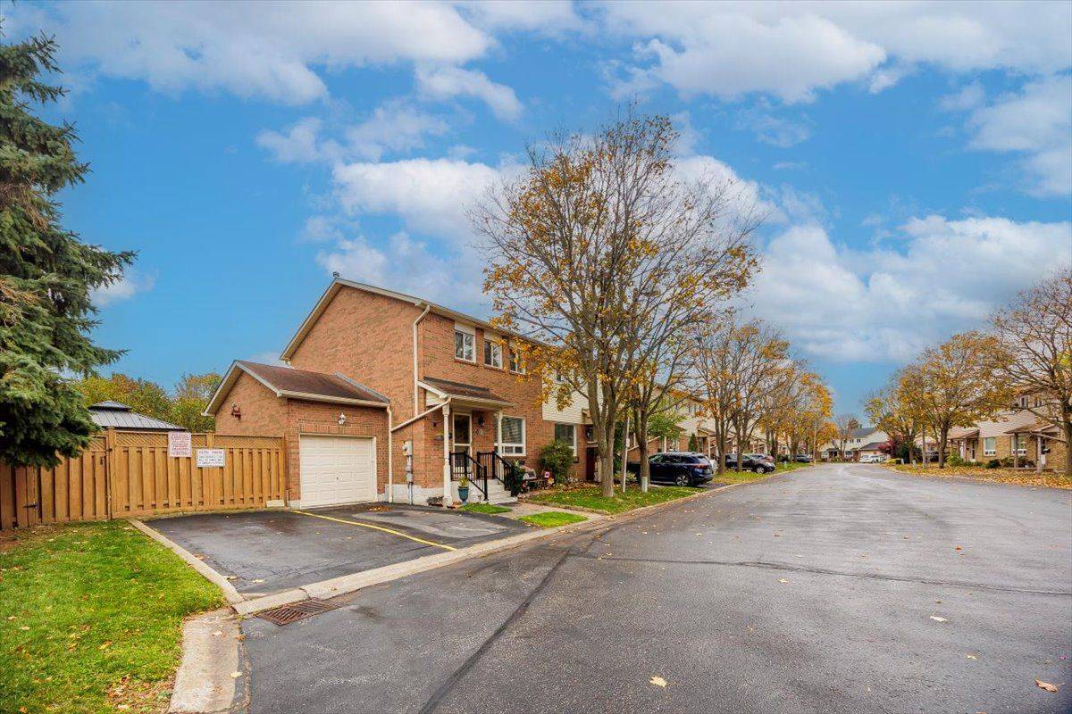 Whitby, ON L1N 8P6,15 1640 Nichol Avenue AVE