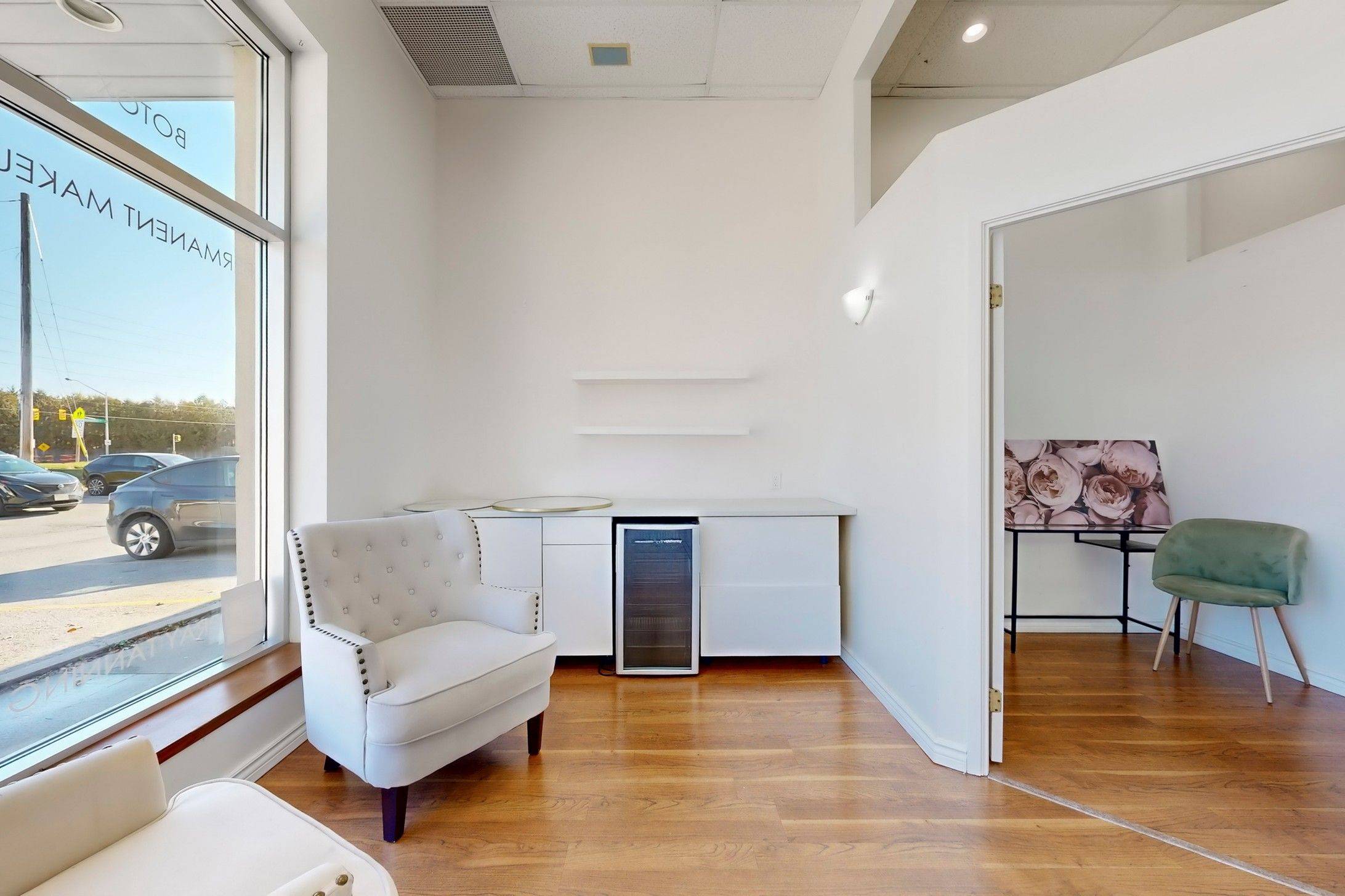 Newmarket, ON L3X 3A5,17080 Bathurst ST W #5