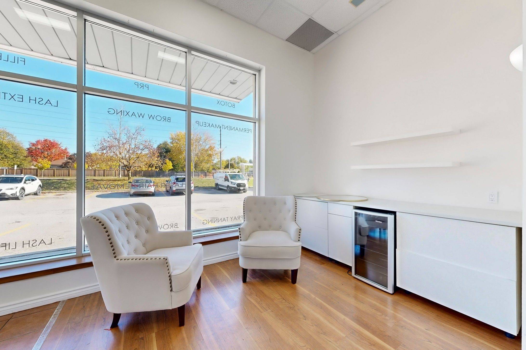 Newmarket, ON L3X 3A5,17080 Bathurst ST W #5