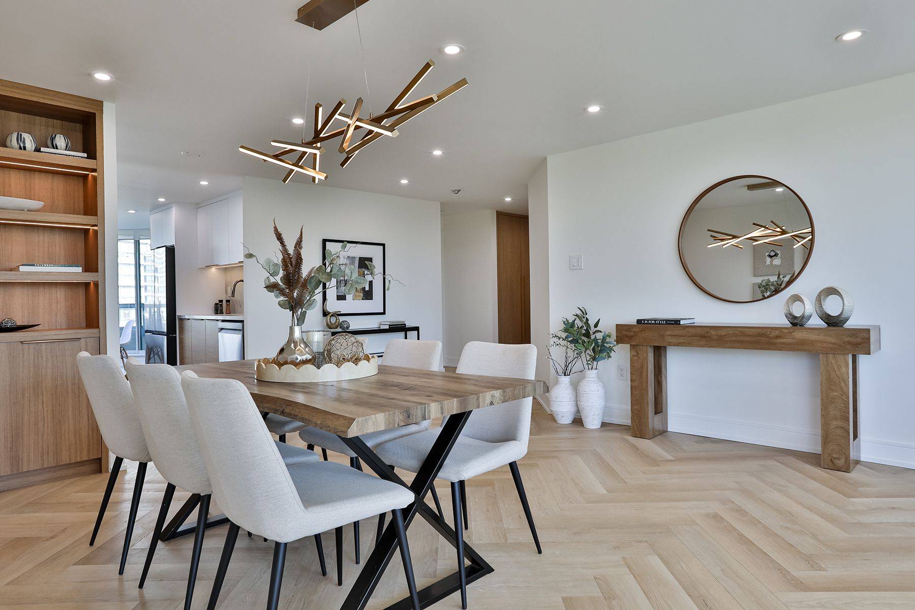 Vaughan, ON L4J 7X1,7250 Yonge ST #610