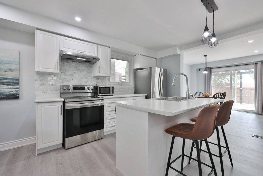 Oakville, ON L6L 5T1,3236 Ulman RD