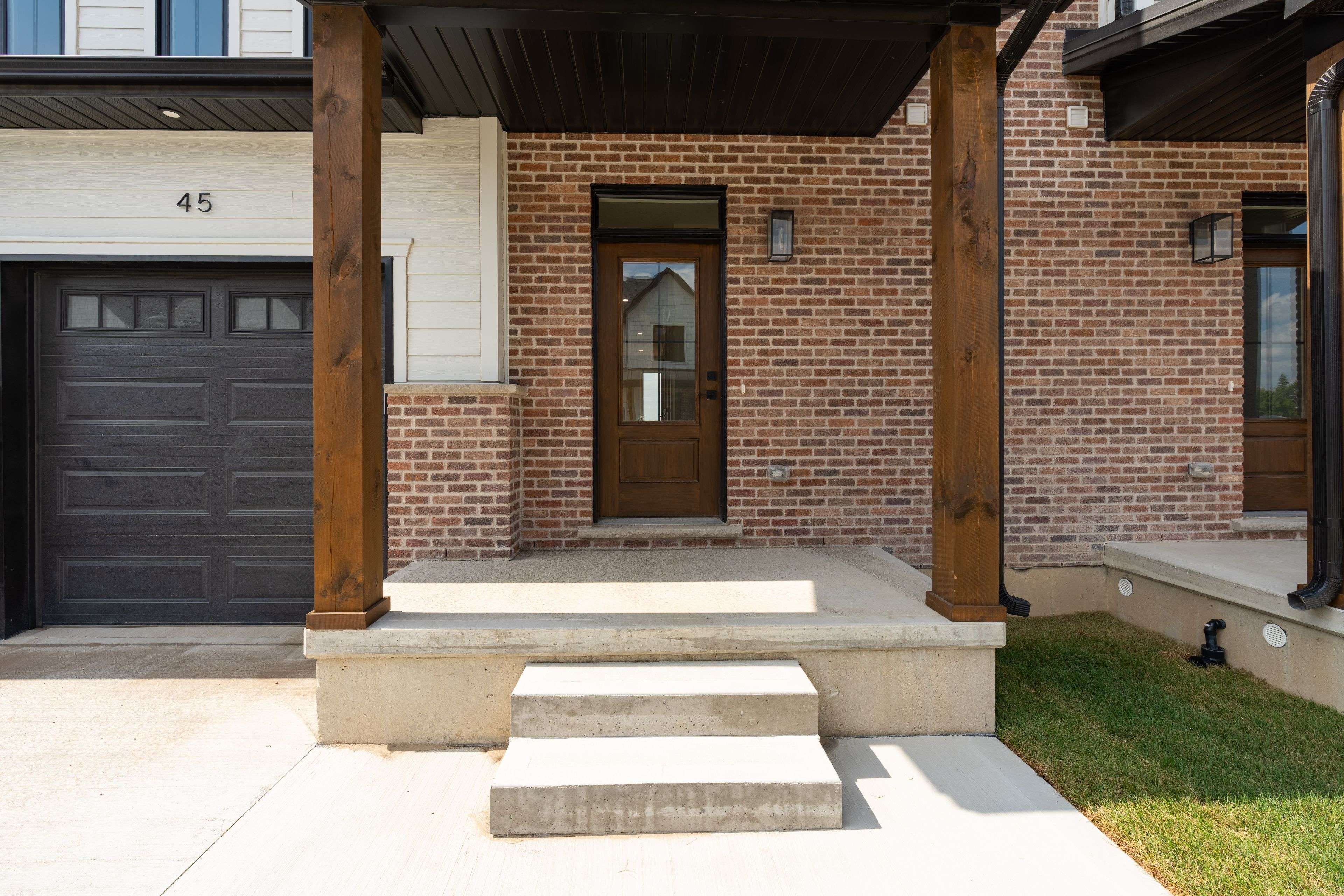 Lucan Biddulph, ON N0M 2J0,147-43(55) SCOTTS DR