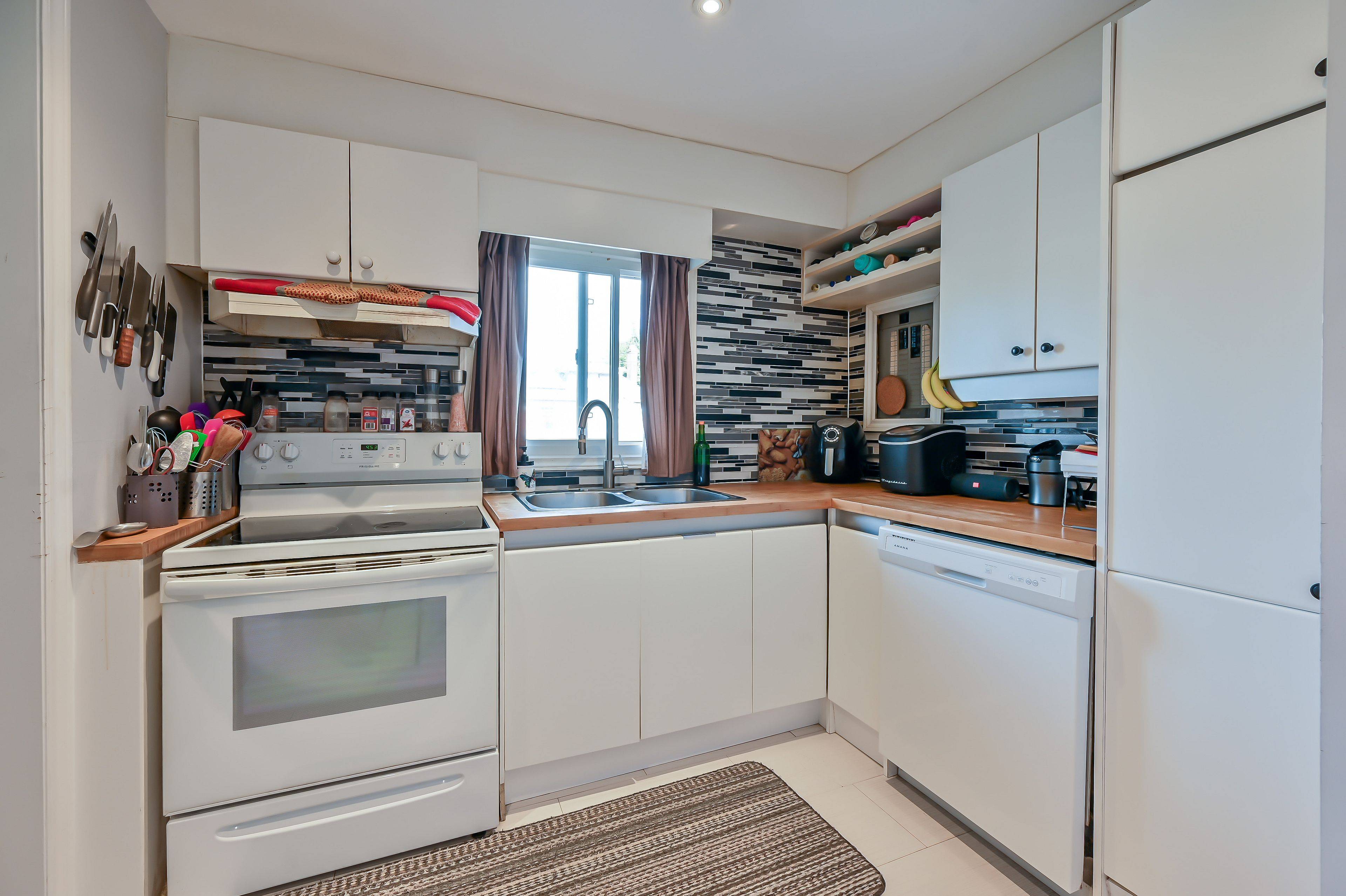 Hamilton, ON L8M 3B6,139 Balsam AVE S