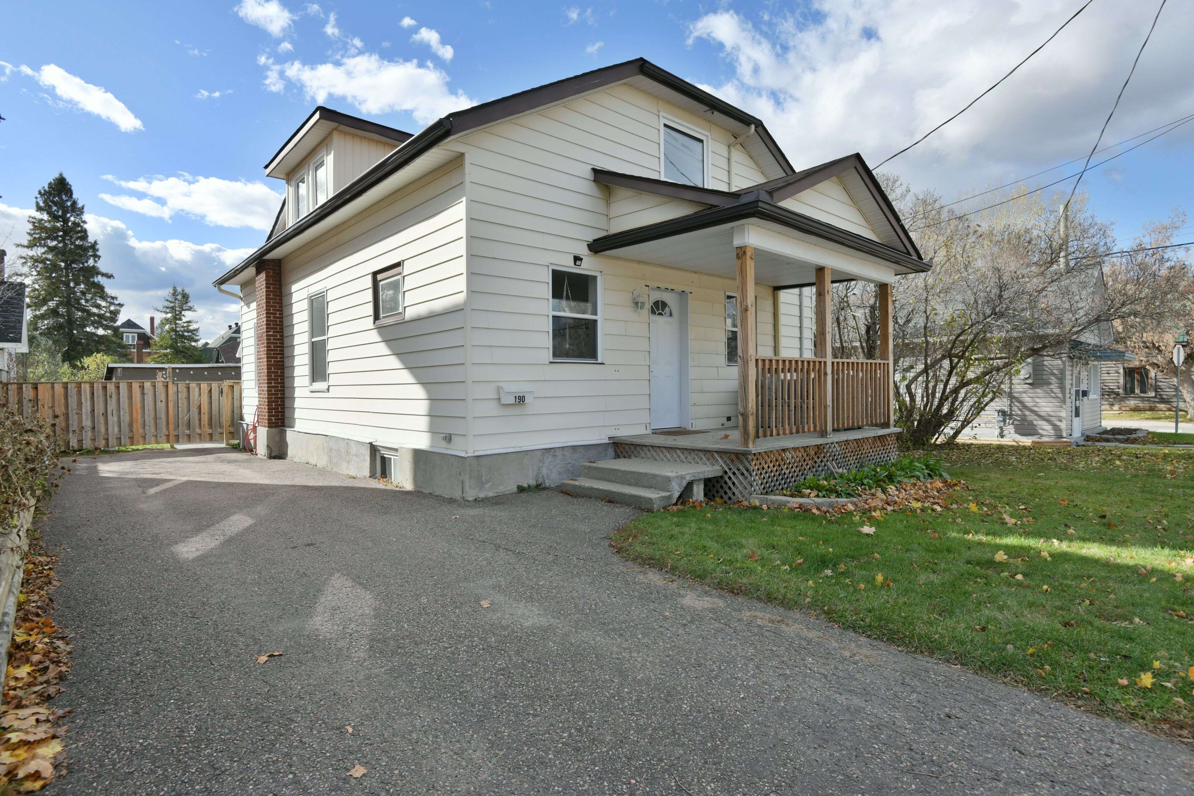 Renfrew, ON K7V 2G4,190 Carswell ST