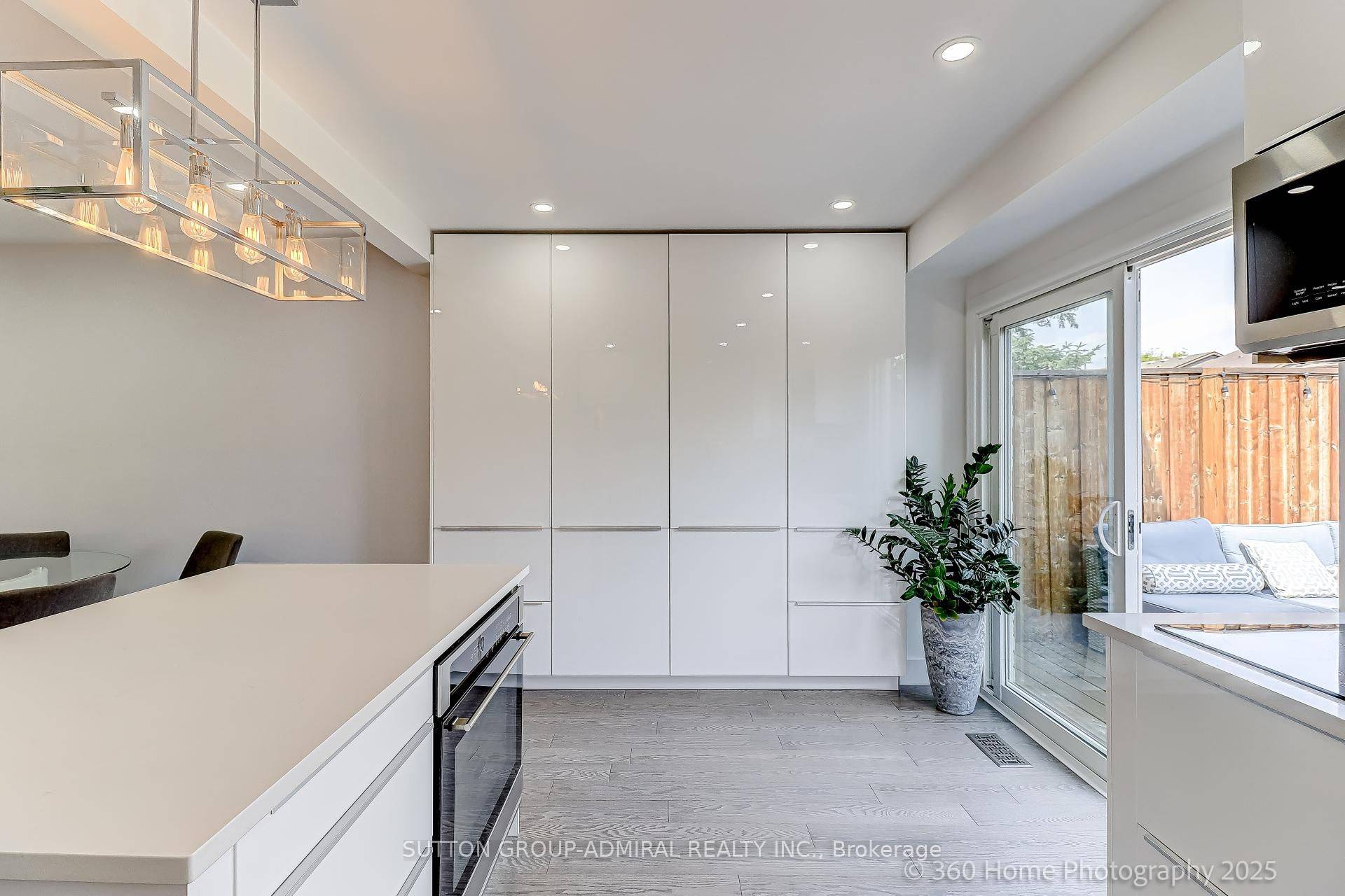 Mississauga, ON L4W 3J4,709 Greycedar CRES