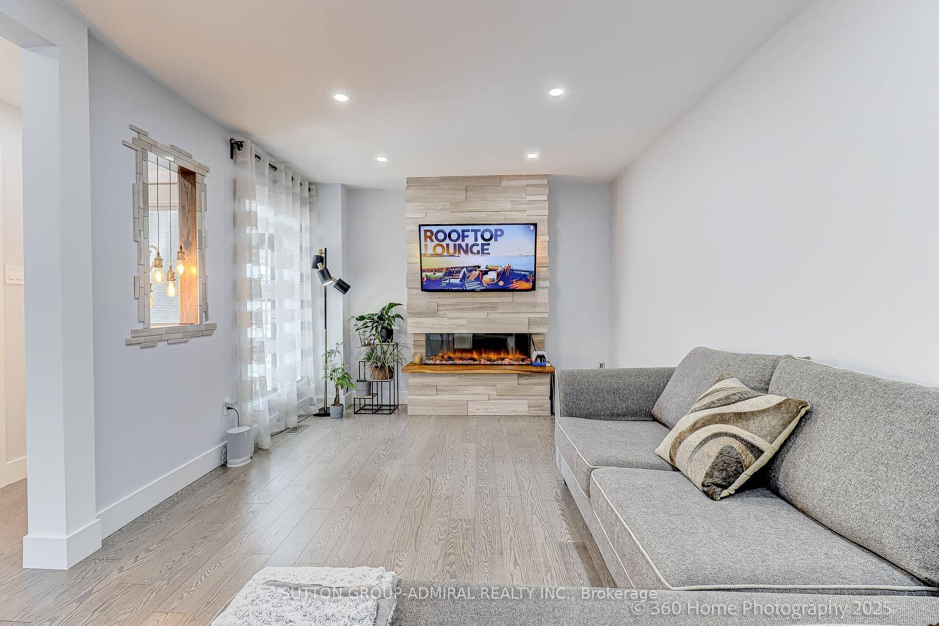 Mississauga, ON L4W 3J4,709 Greycedar CRES