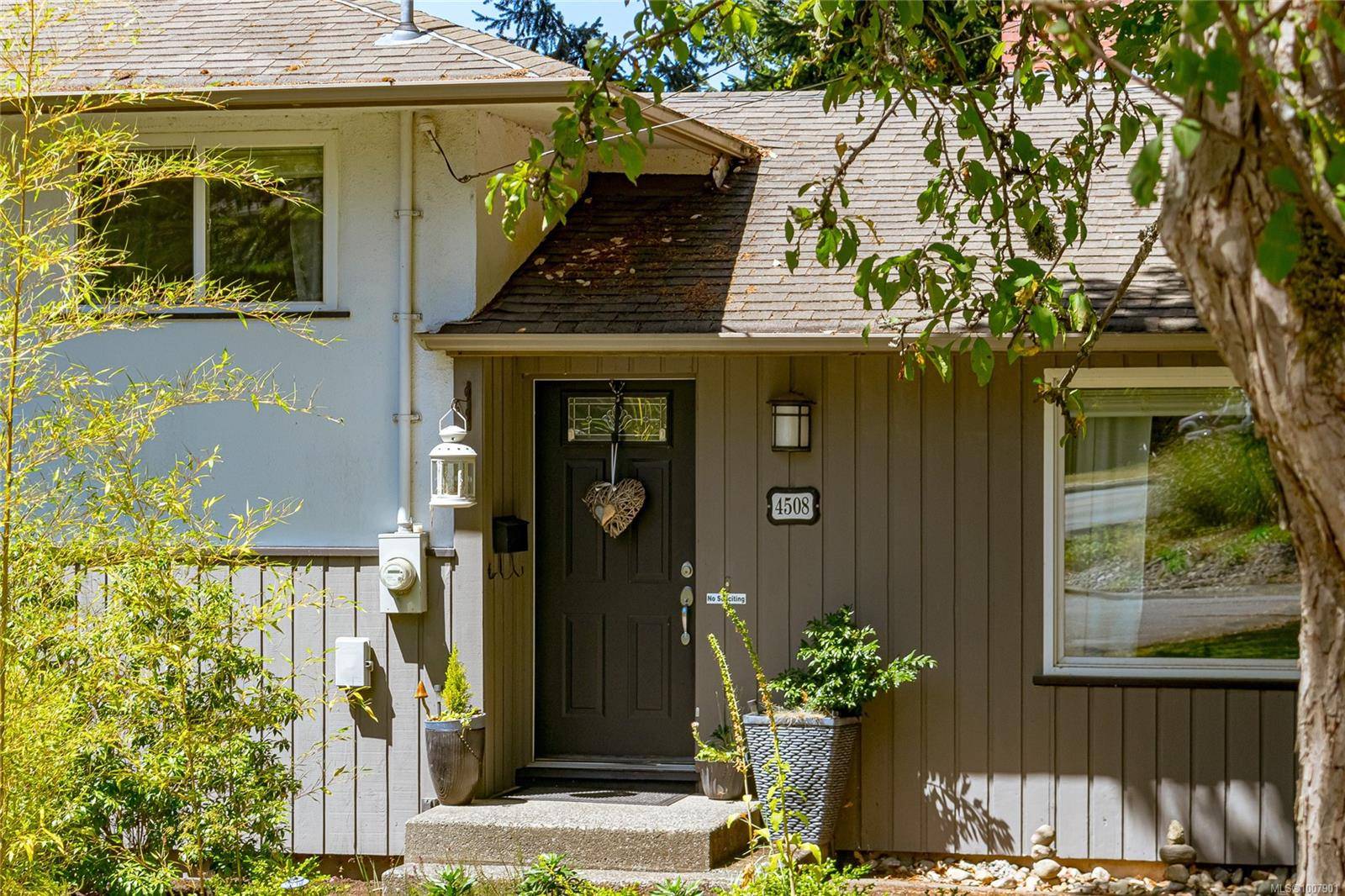 Saanich, BC V8N 3K2,4508 Duart Rd