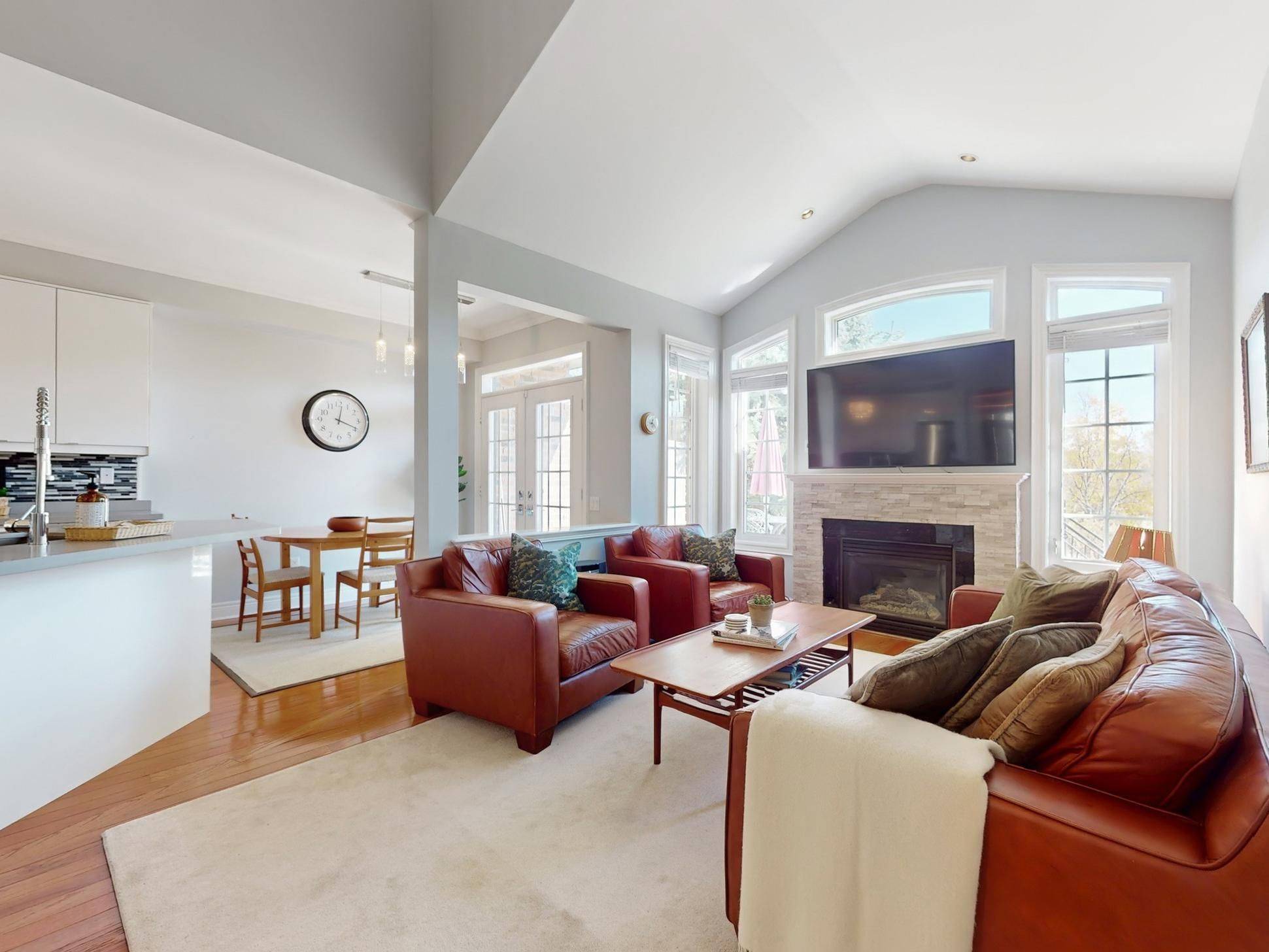 Aurora, ON L4G 7T2,37 Tucker CT