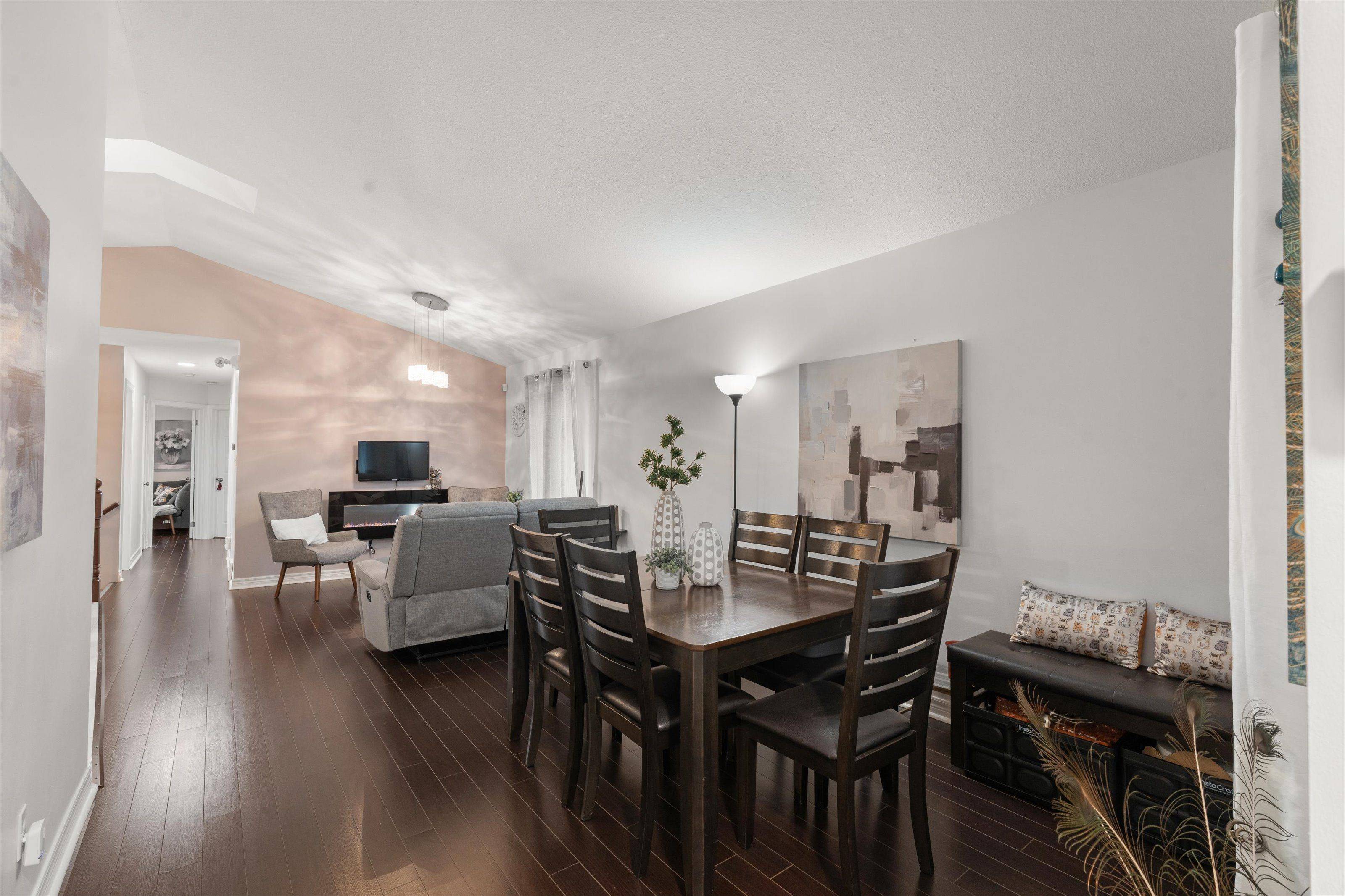 St. Catharines, ON L2T 1C5,393B Glendale AVE