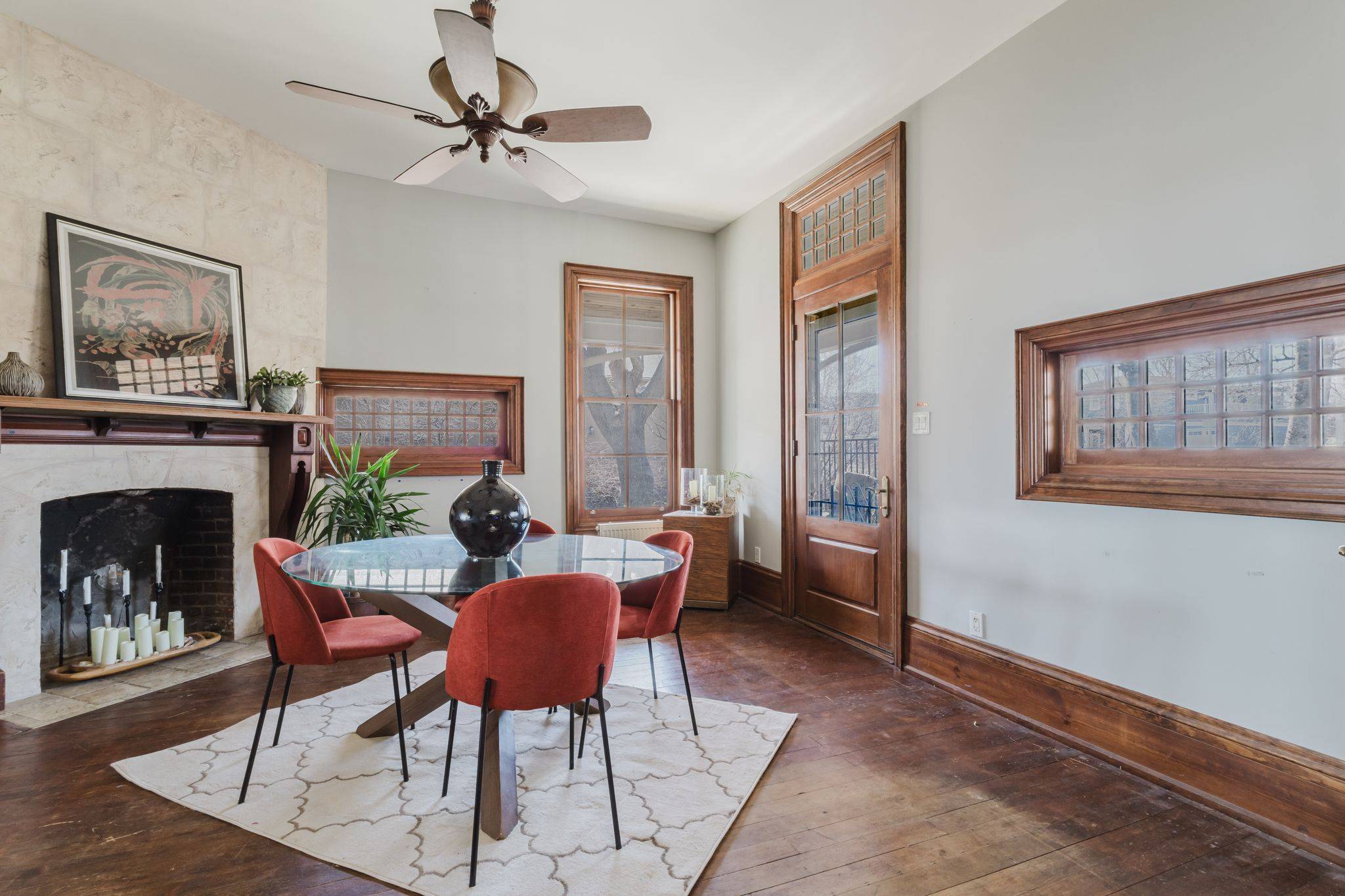 Hamilton, ON L8H 6Z7,957 Beach BLVD