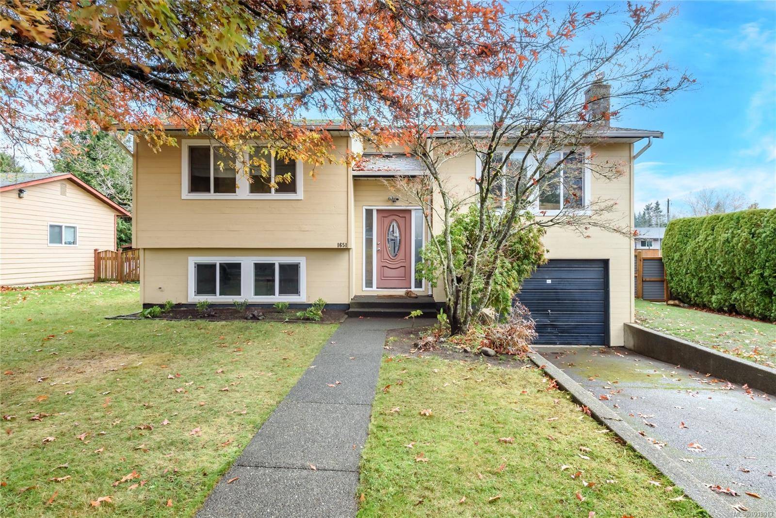 Comox, BC V9M 1A8,1651 Ascot Ave