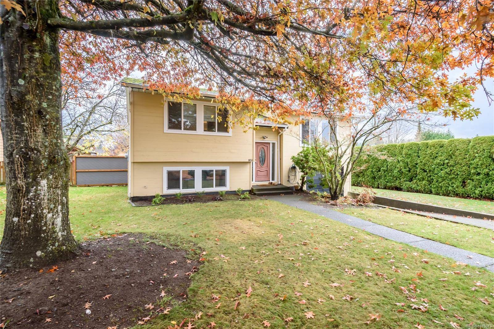 Comox, BC V9M 1A8,1651 Ascot Ave