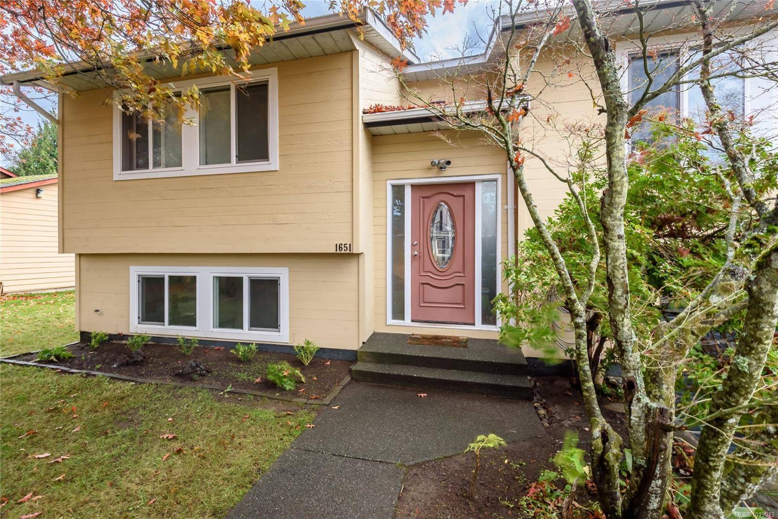 Comox, BC V9M 1A8,1651 Ascot Ave