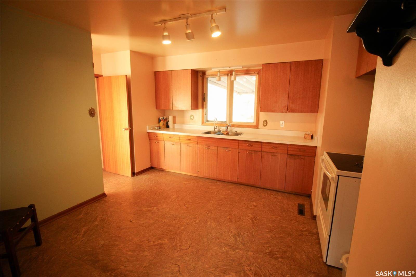 Shaunavon, SK S0N 2M0,175 6th AVENUE W