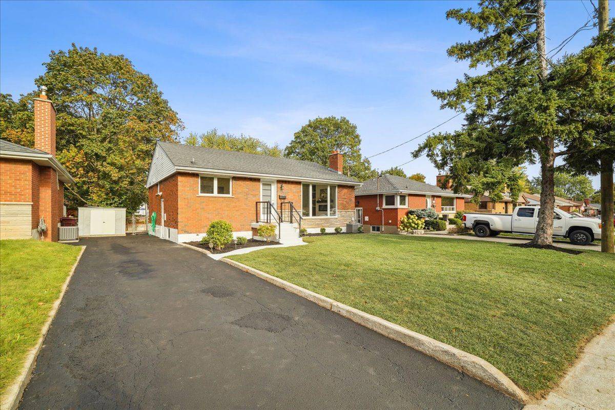 Burlington, ON L7P 2H1,1391 Mountain Grove AVE