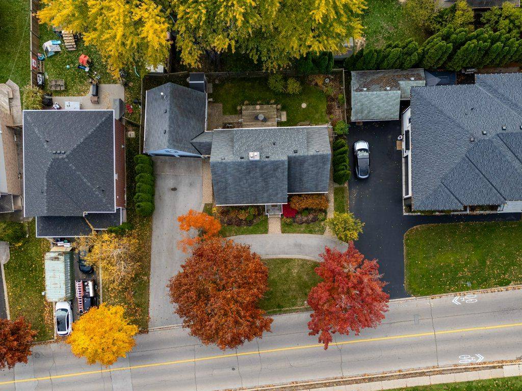 Grimsby, ON L3M 2G7,24 Lake ST