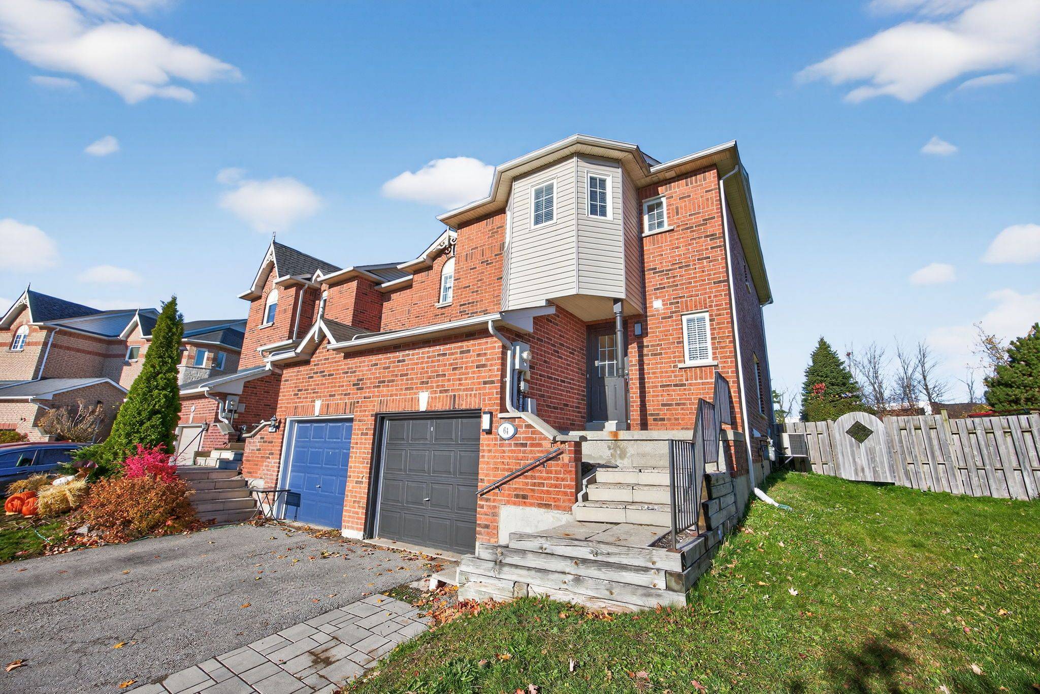 Barrie, ON L4N 8X5,64 Gadwall AVE