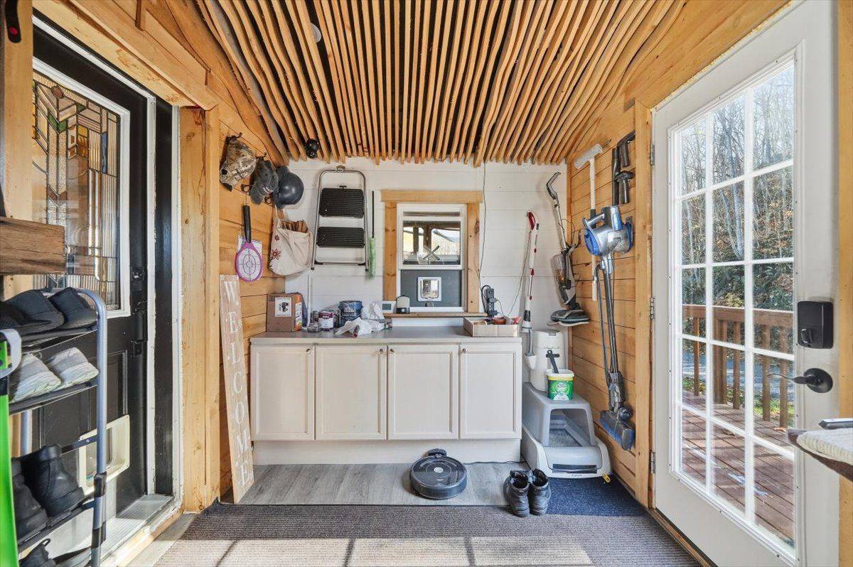 Orleans - Cumberland And Area, ON K4C 1G8,1718 OLD MONTREAL RD #2