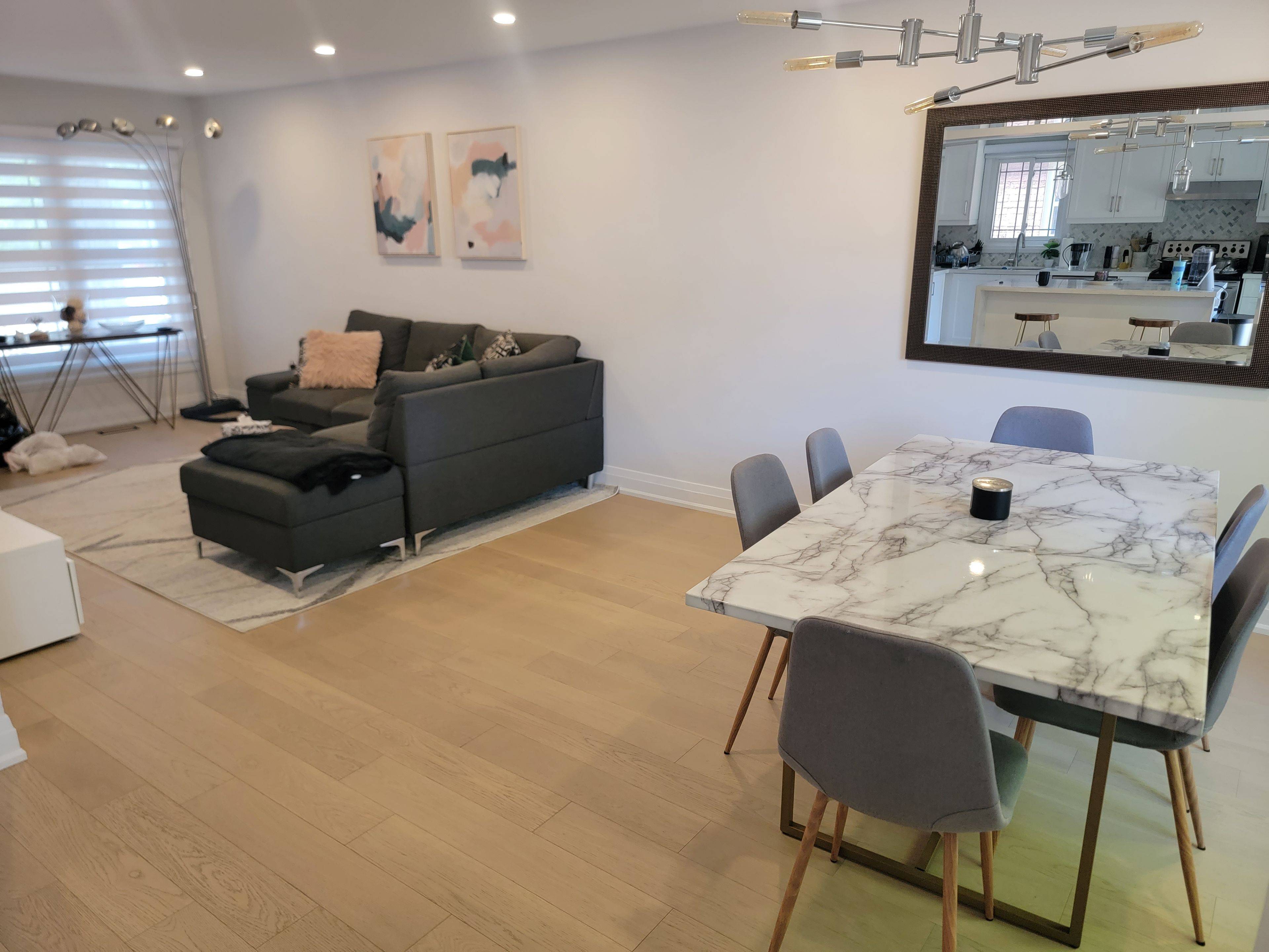 Mississauga, ON L5N 6E3,6429 Longspur RD #Upper