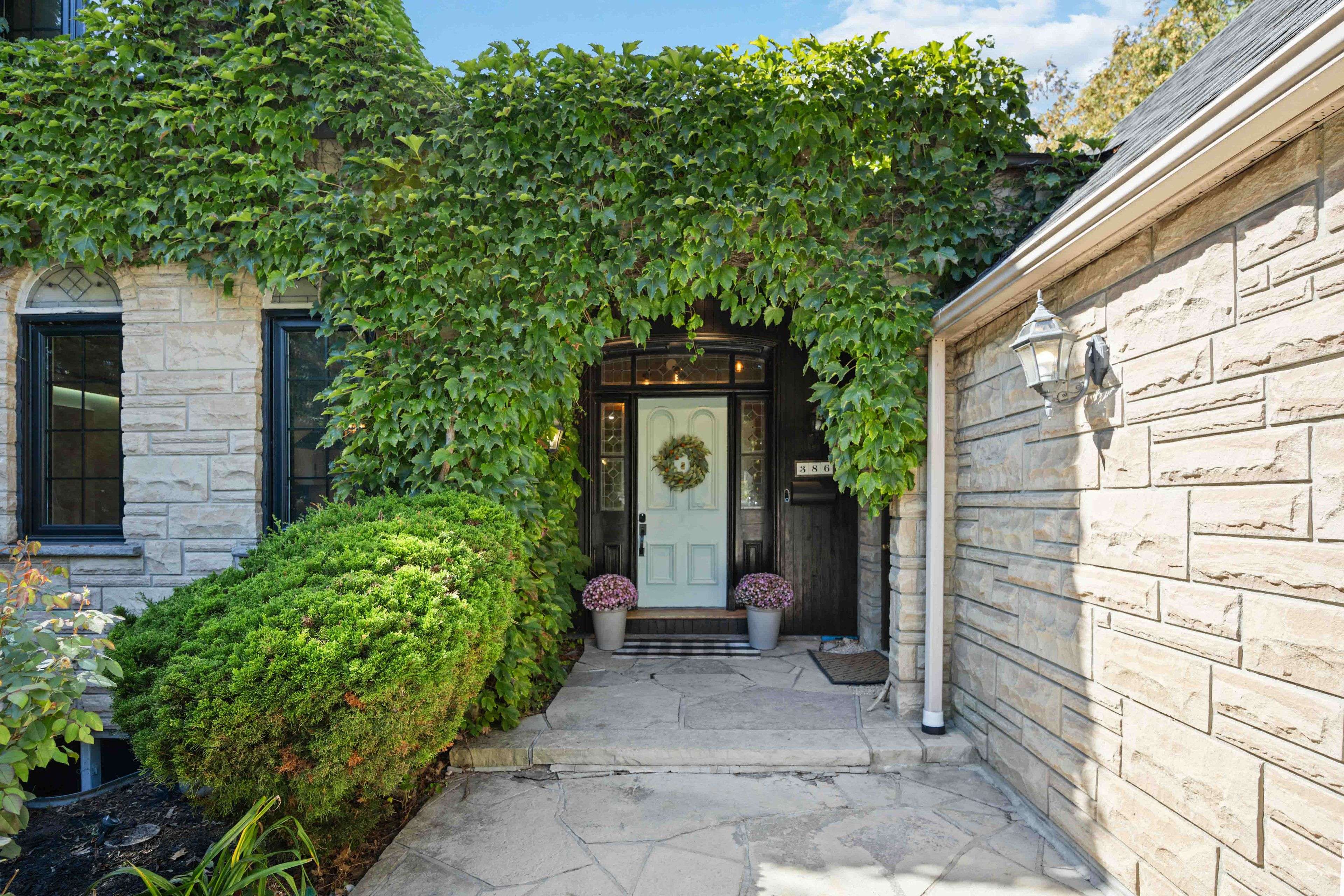 Pickering, ON L1W 2B3,386 Woodgrange AVE