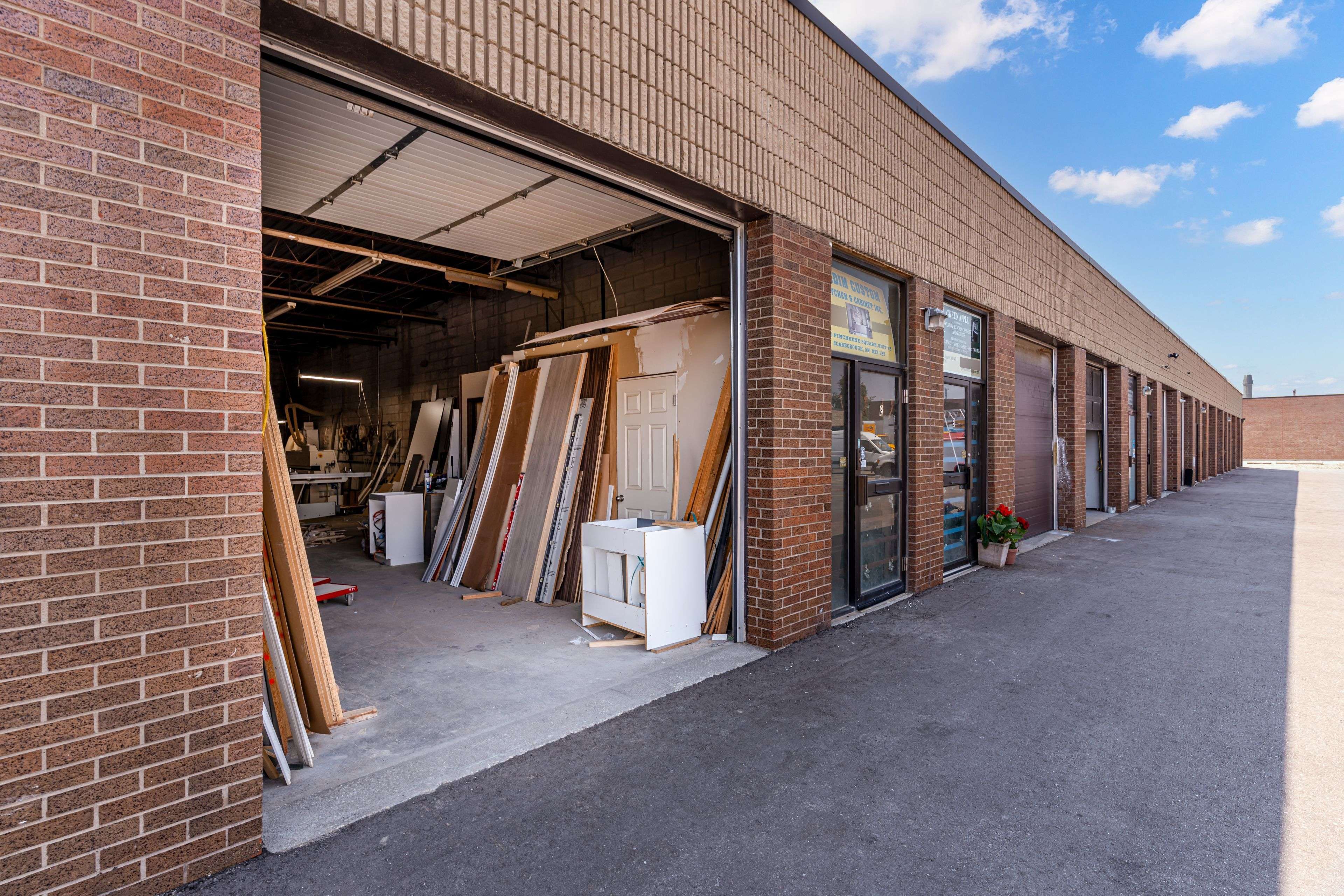 Toronto E11, ON M1X 1B3,170 Finchdene SQ #8