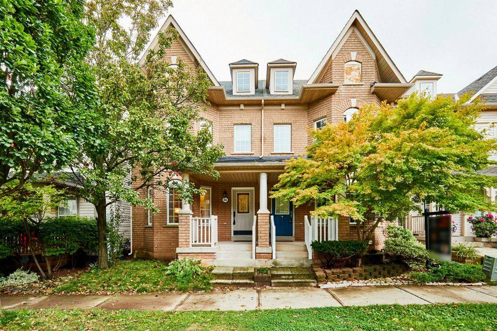 Oakville, ON L6H 6V4,104 Roxton RD