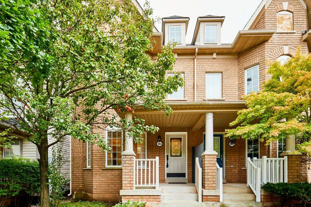 Oakville, ON L6H 6V4,104 Roxton RD
