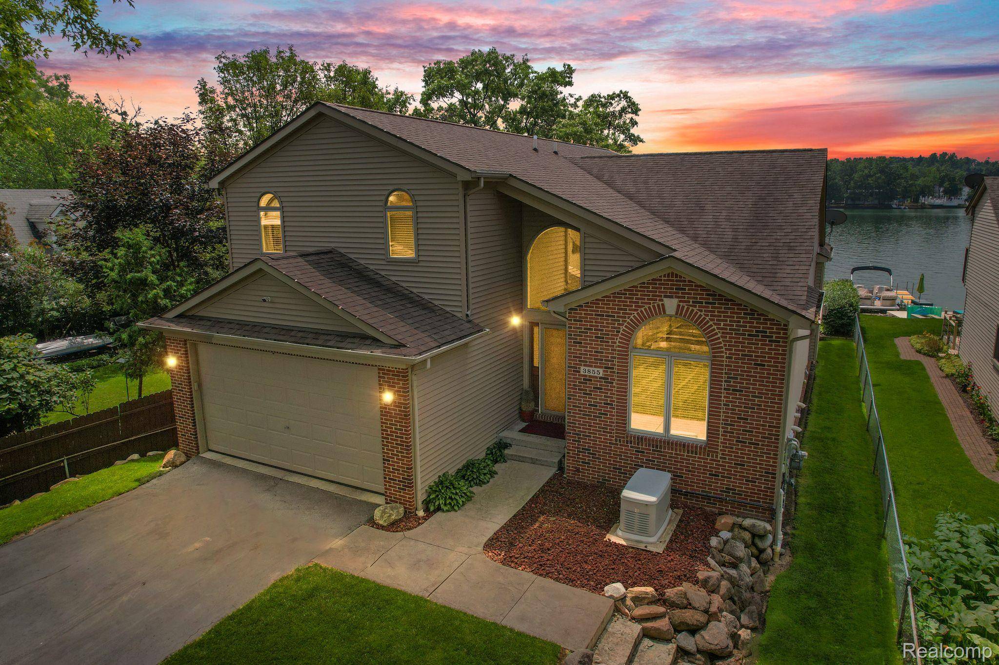 Waterford, MI 48329,3855 LOTUS DR