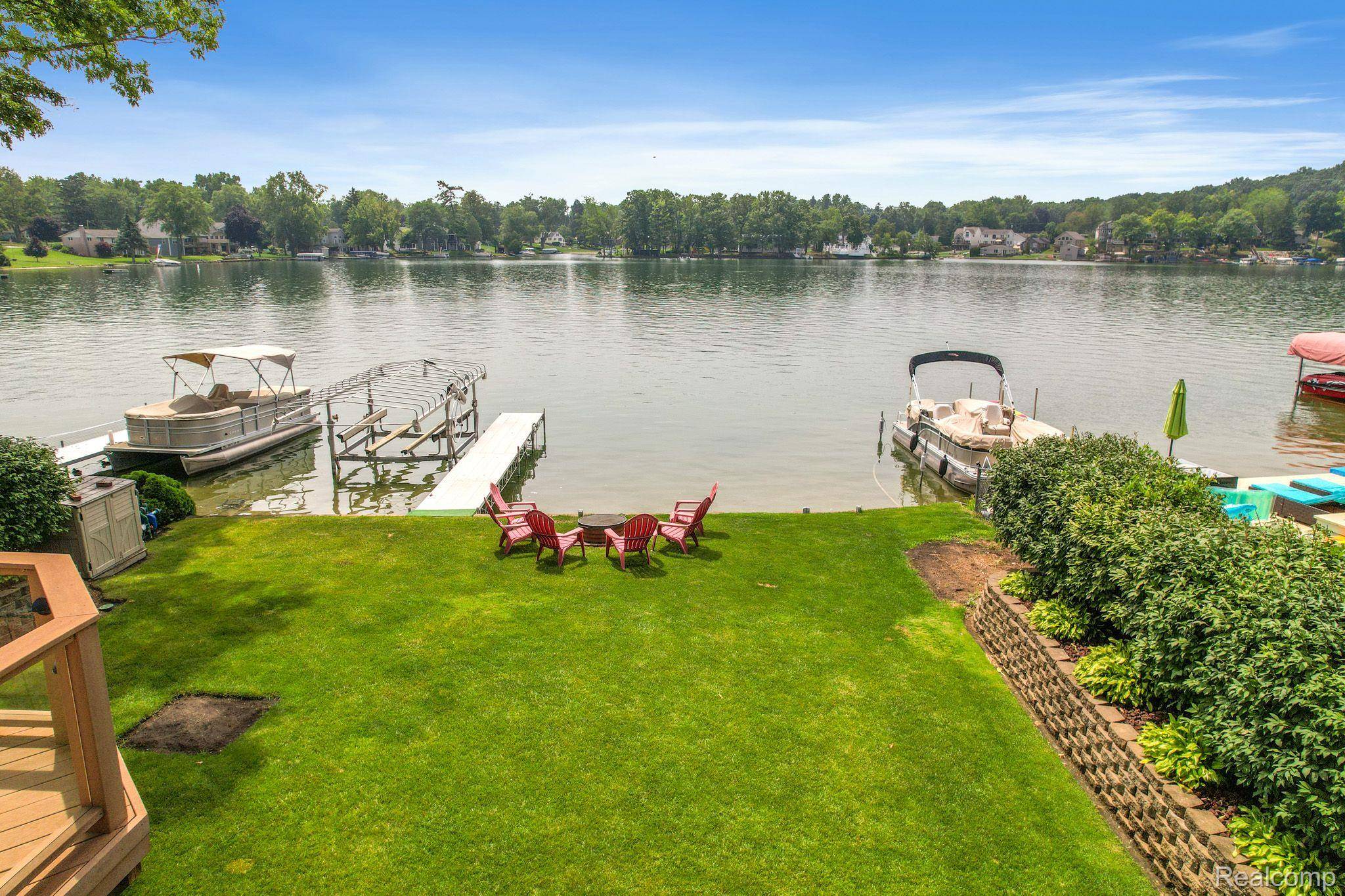 Waterford, MI 48329,3855 LOTUS DR