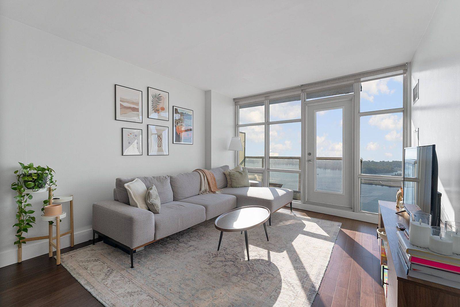 Toronto C01, ON M5V 3V9,35 Mariner TER #4311