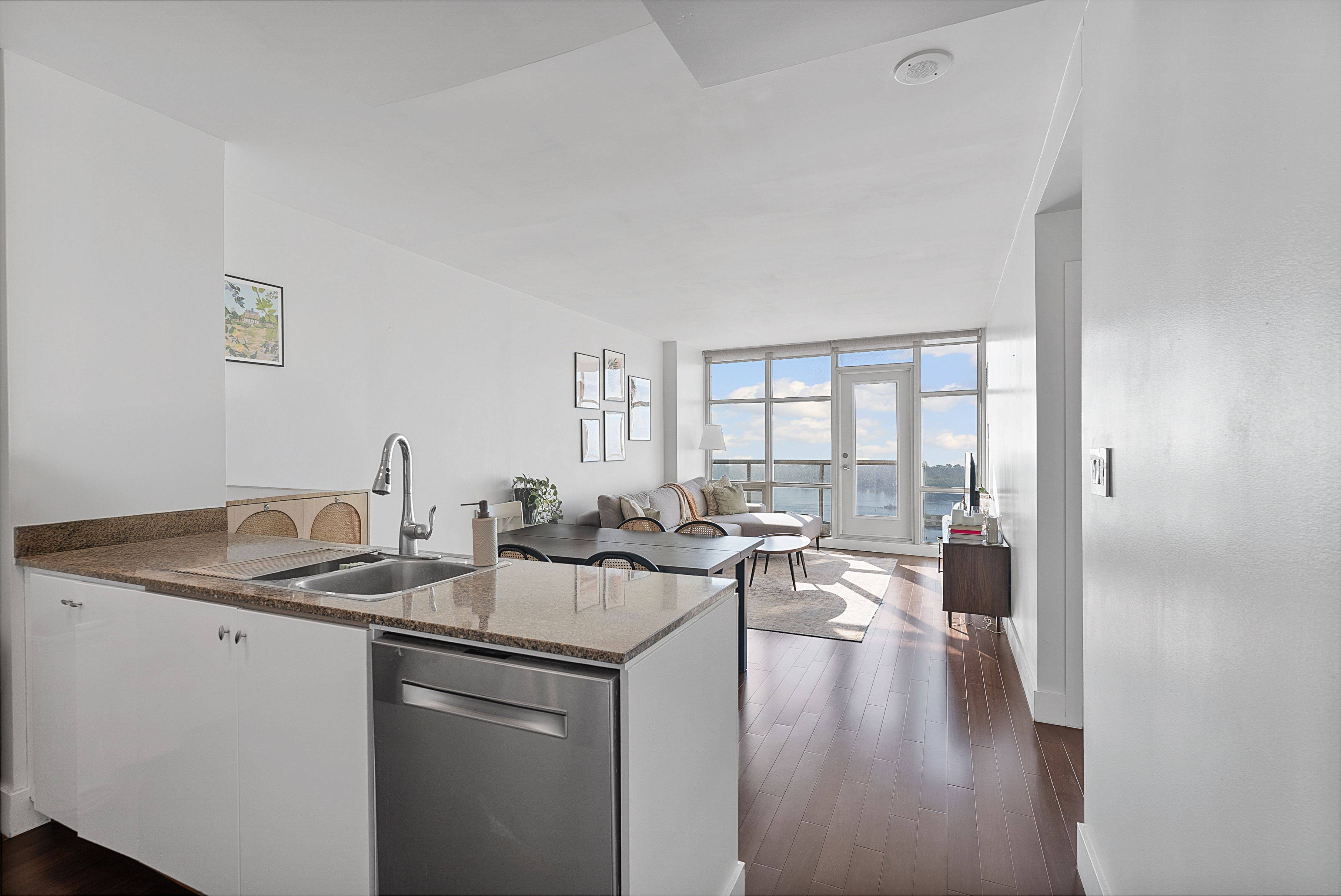 Toronto C01, ON M5V 3V9,35 Mariner TER #4311