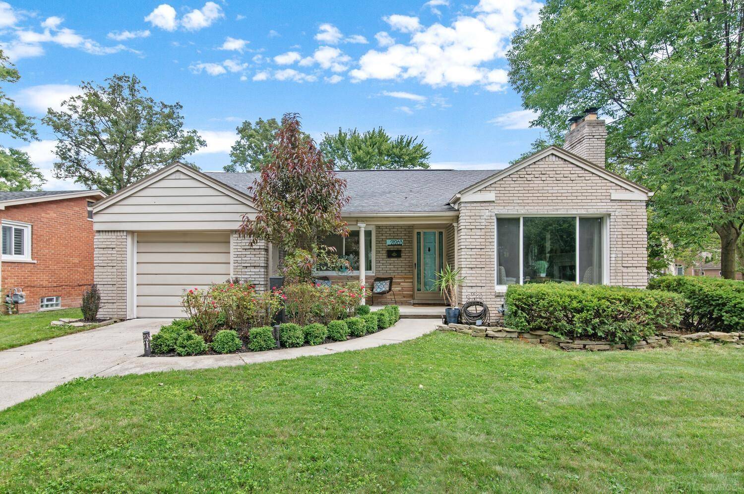 Harper Woods, MI 48225,21263 Manchester