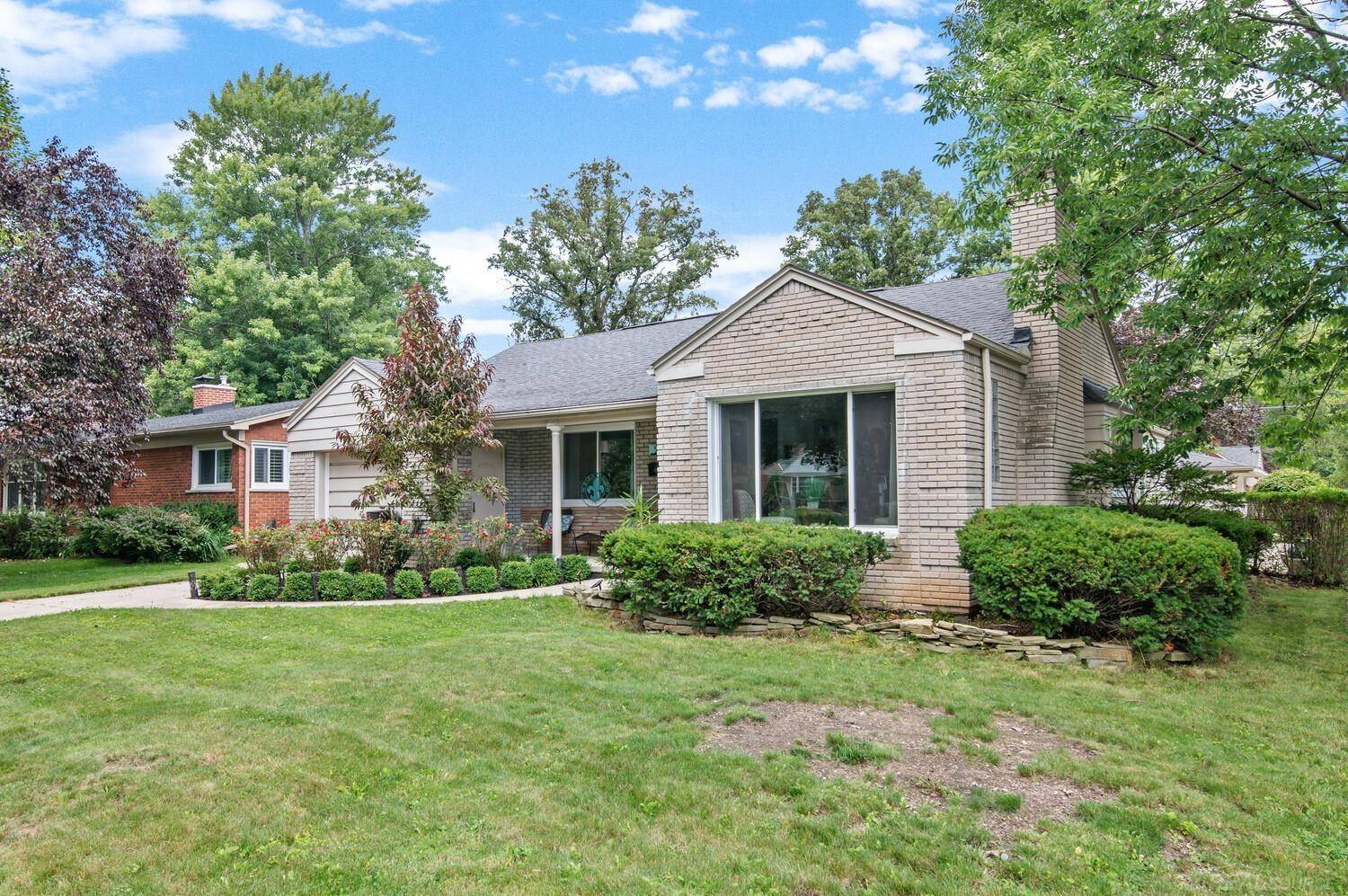 Harper Woods, MI 48225,21263 Manchester