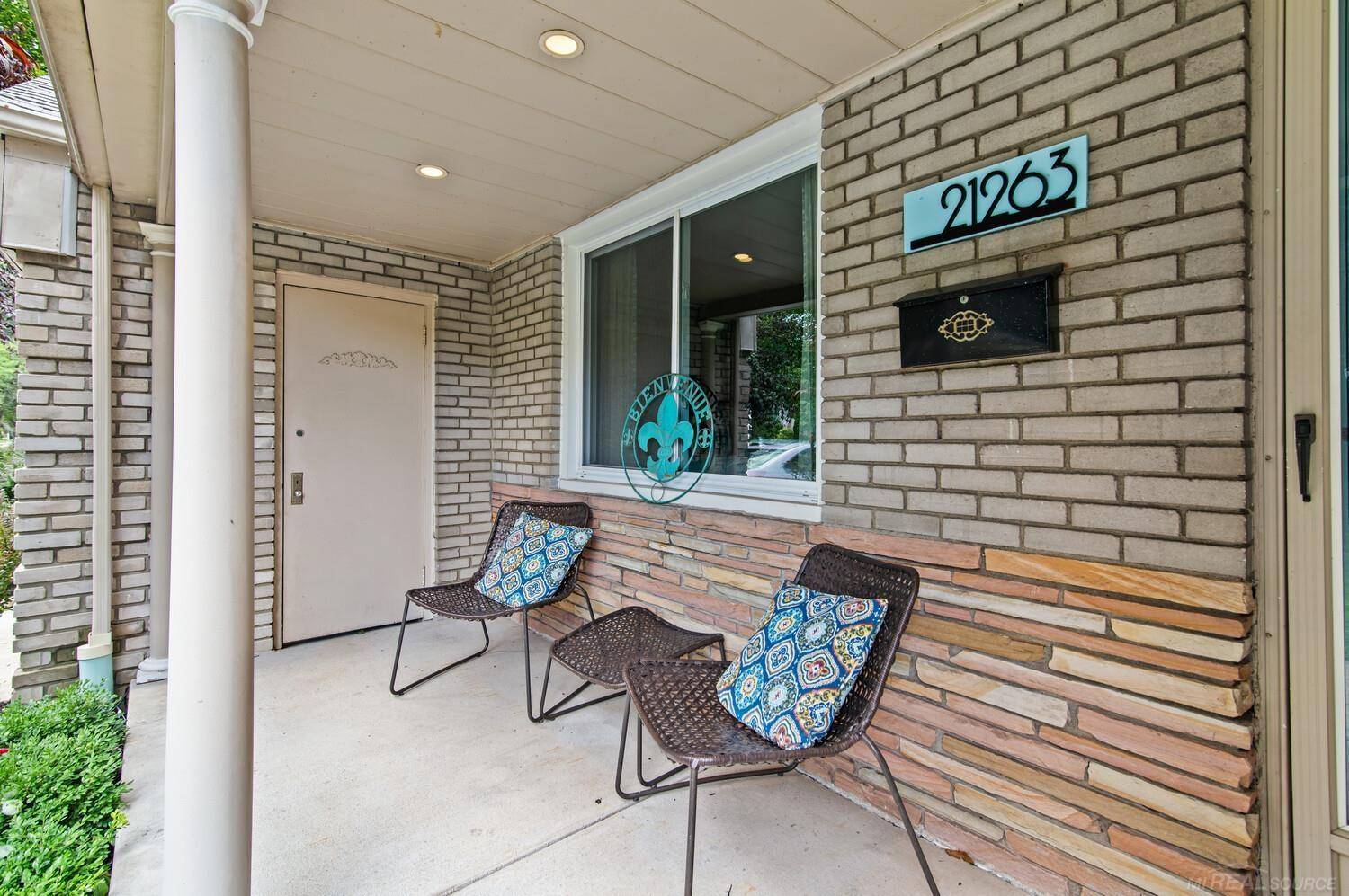 Harper Woods, MI 48225,21263 Manchester