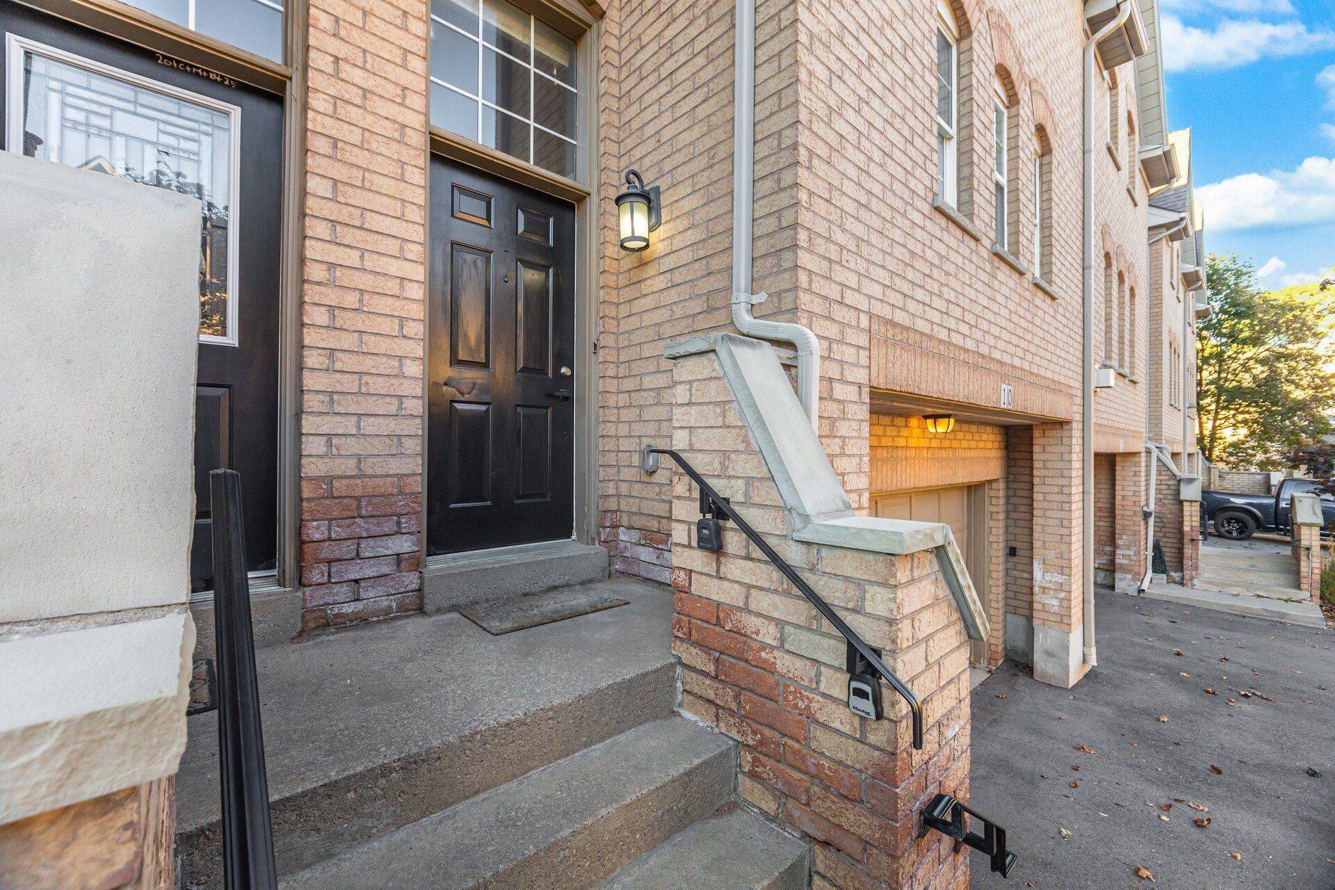 Brampton, ON L6Y 5G3,8305 Mclaughlin RD S #10