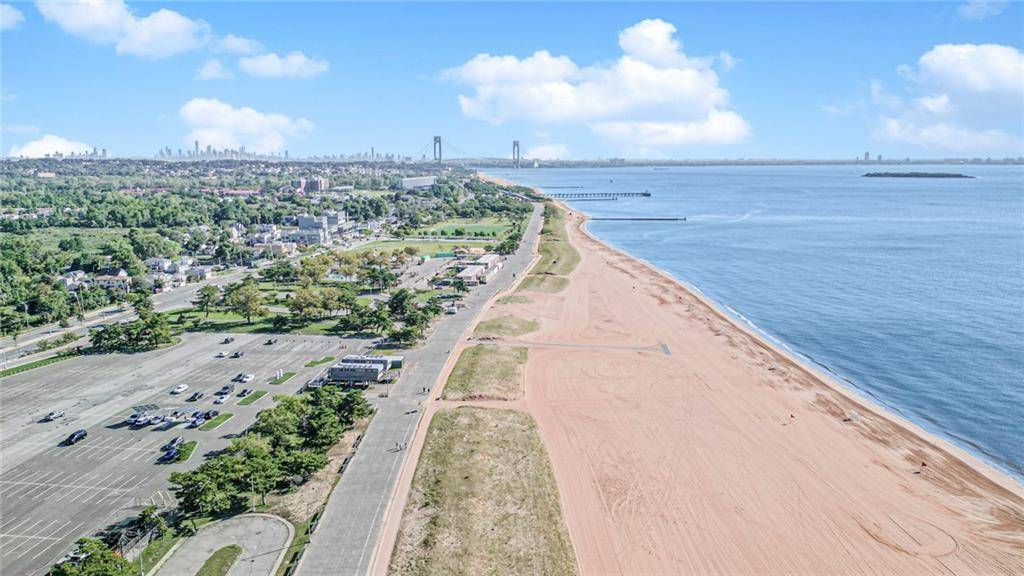 Staten  Island, NY 10306,1063 Father Capodanno BLVD