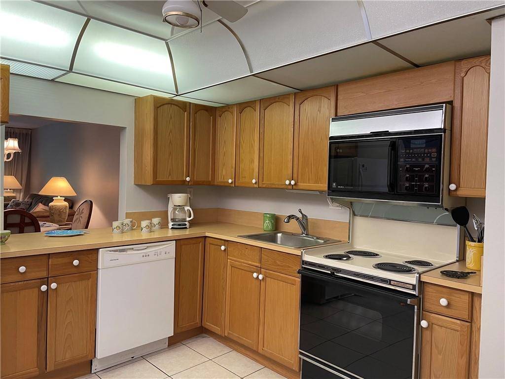 Lauderdale By The Sea, FL 33308,4629 Poinciana St #211