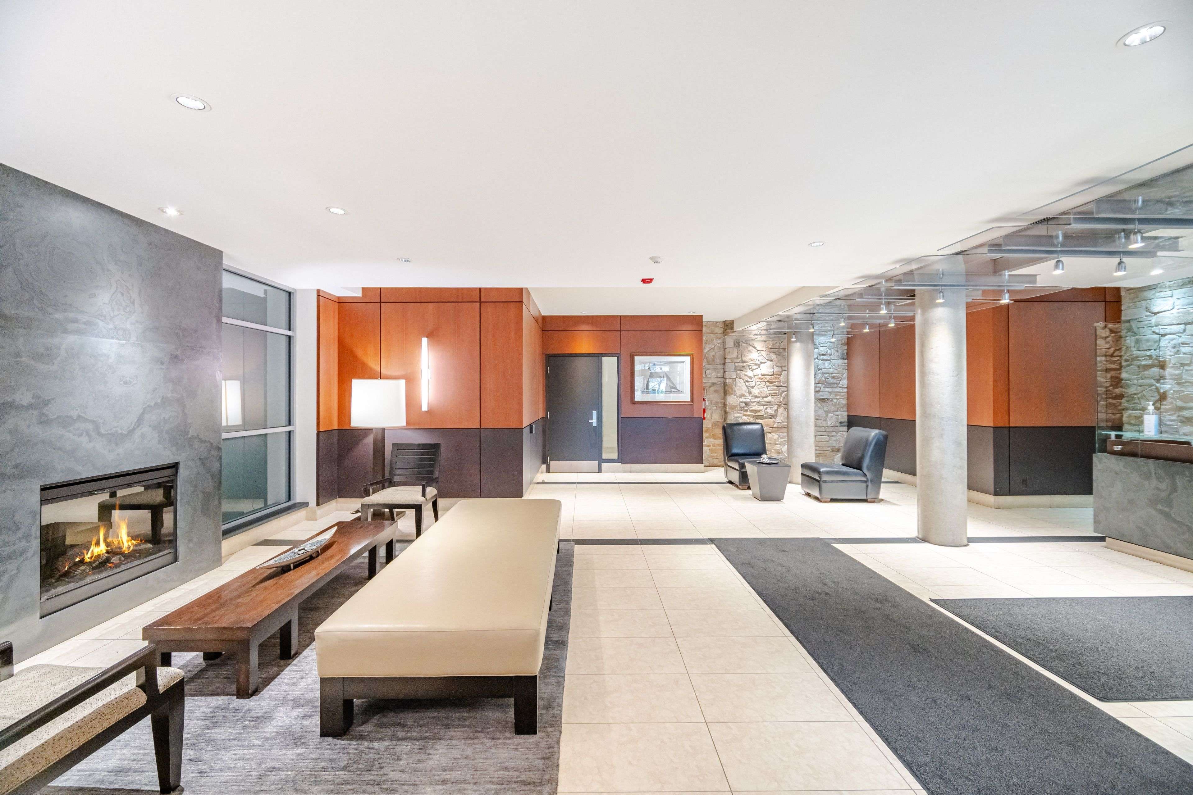 Mississauga, ON L5G 4V6,80 Port ST E #513