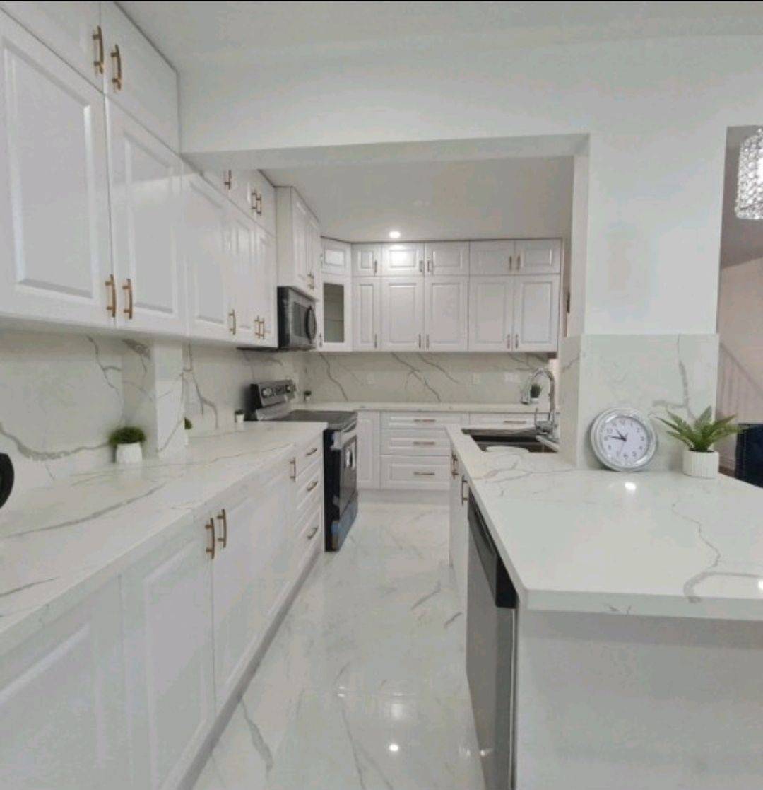 Mississauga, ON L5W 1X2,7153 Village WALK