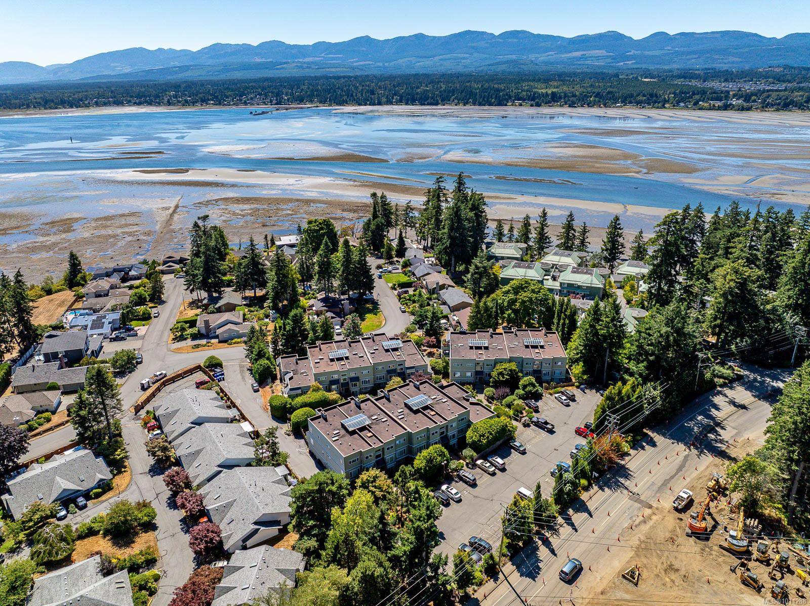 Comox, BC V9M 1C5,2250 Manor Pl #203