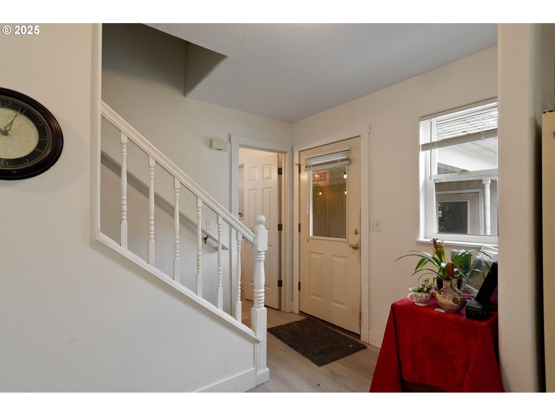 Silverton, OR 97381,704 CLIFF CT