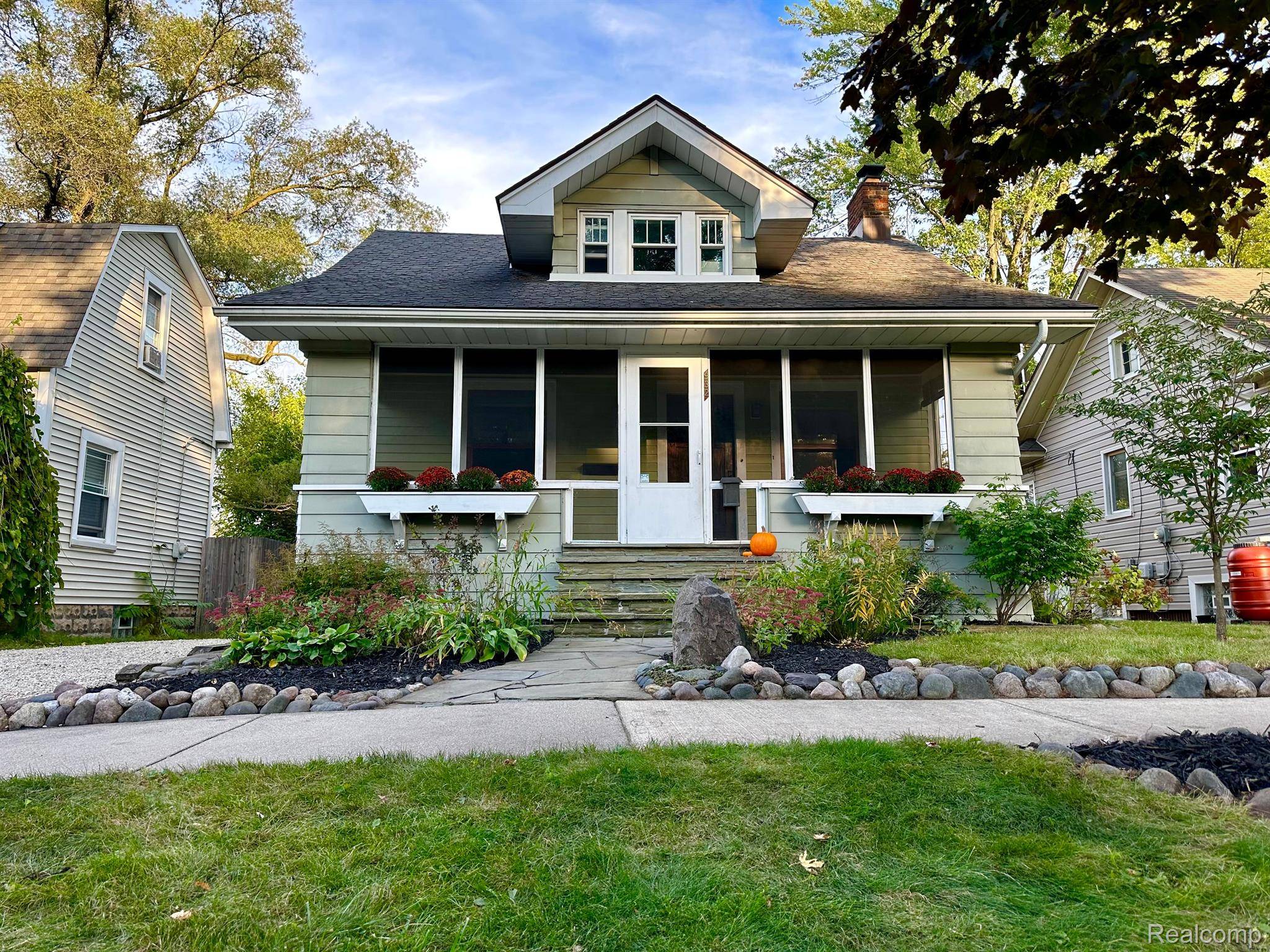 Royal Oak, MI 48067,932 N CENTER ST