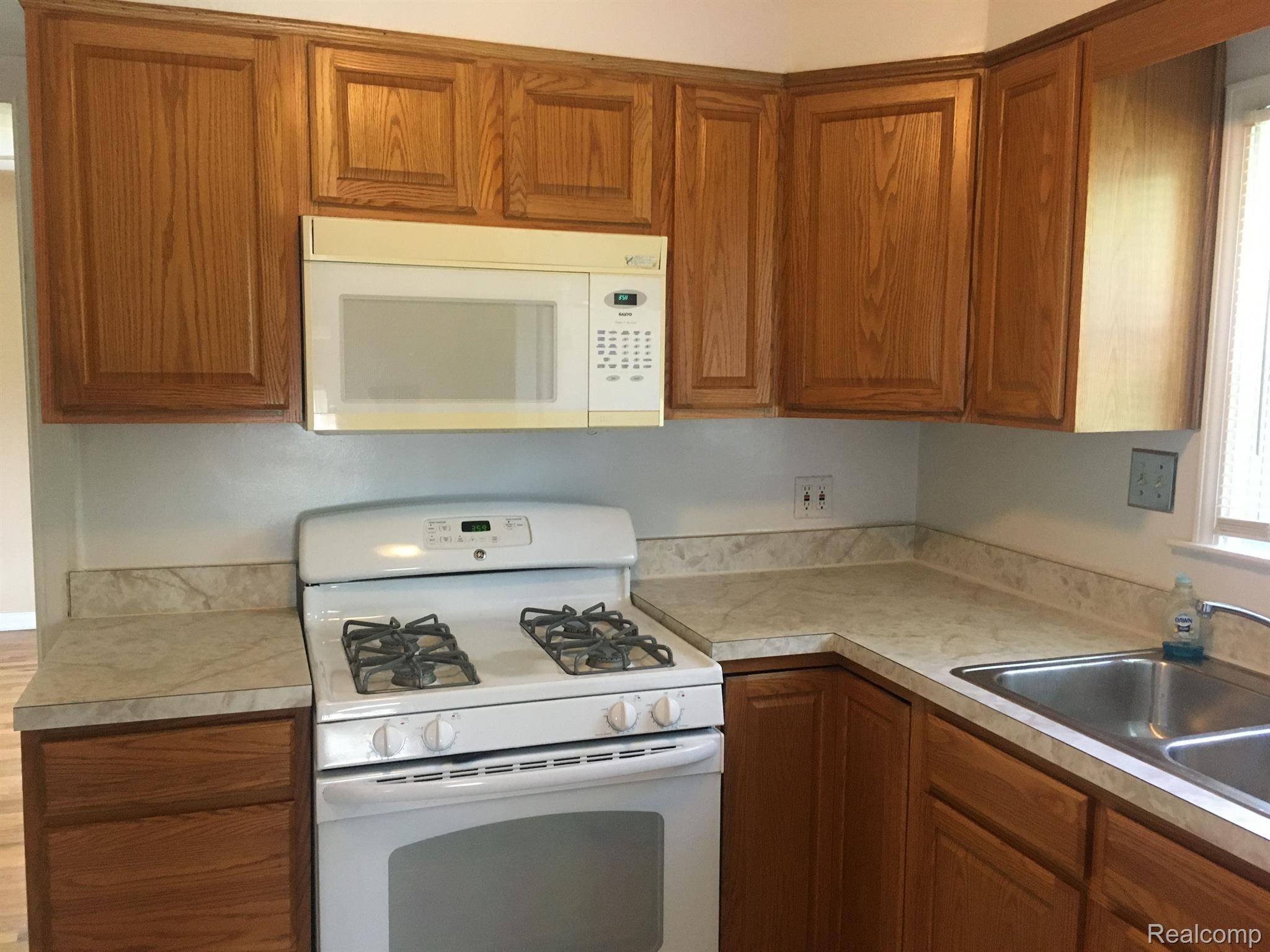 Troy, MI 48083,32 STARR DR